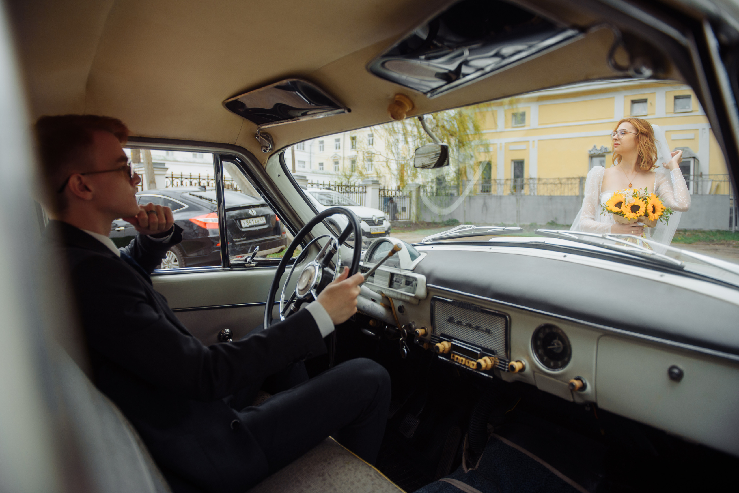 Дмитрий и Мария. Прокат Аренда ретро автомобилей Волга ГАЗ 21  Кострома