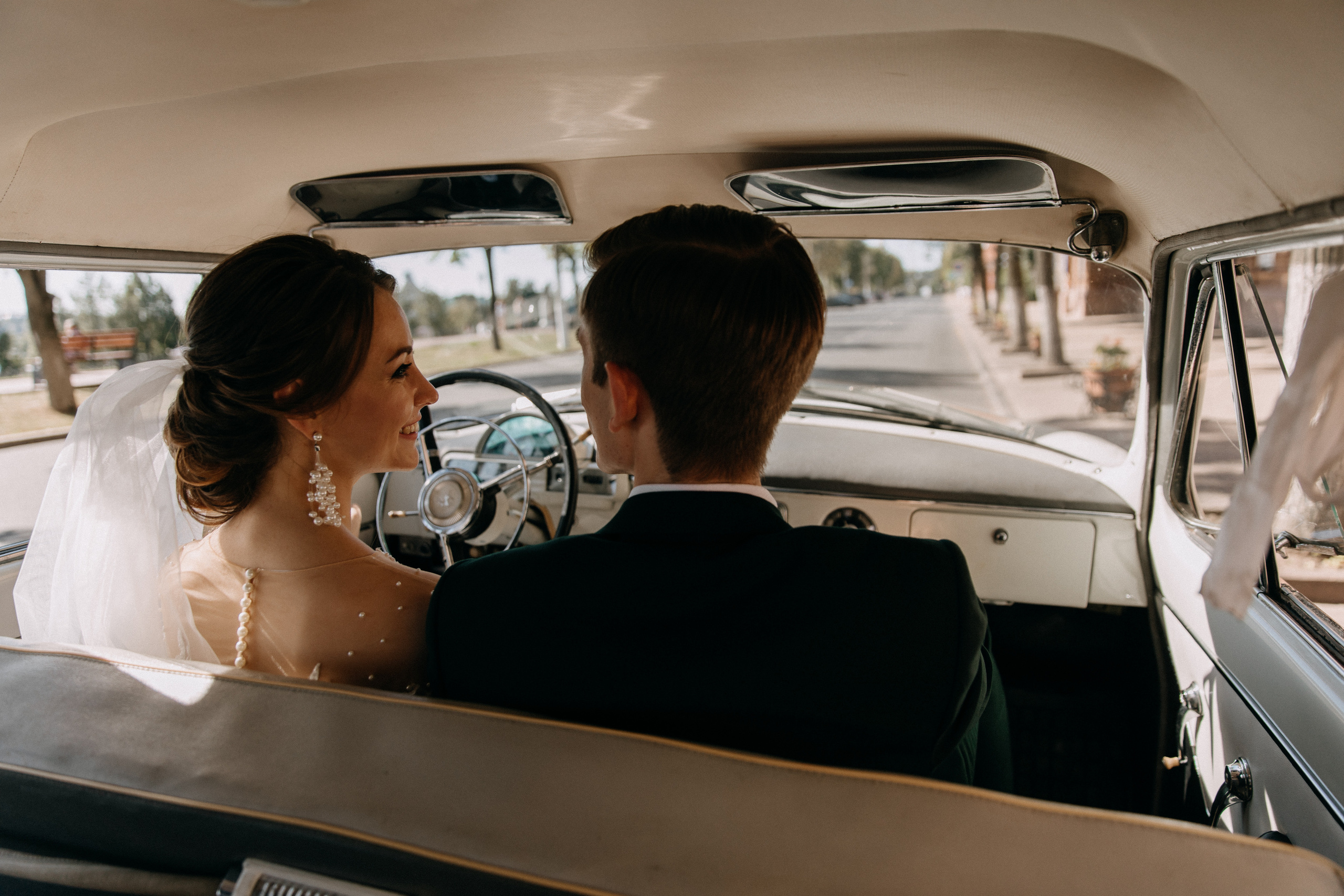 Мария и Михаил. Прокат Аренда ретро автомобилей Волга ГАЗ 21  Кострома