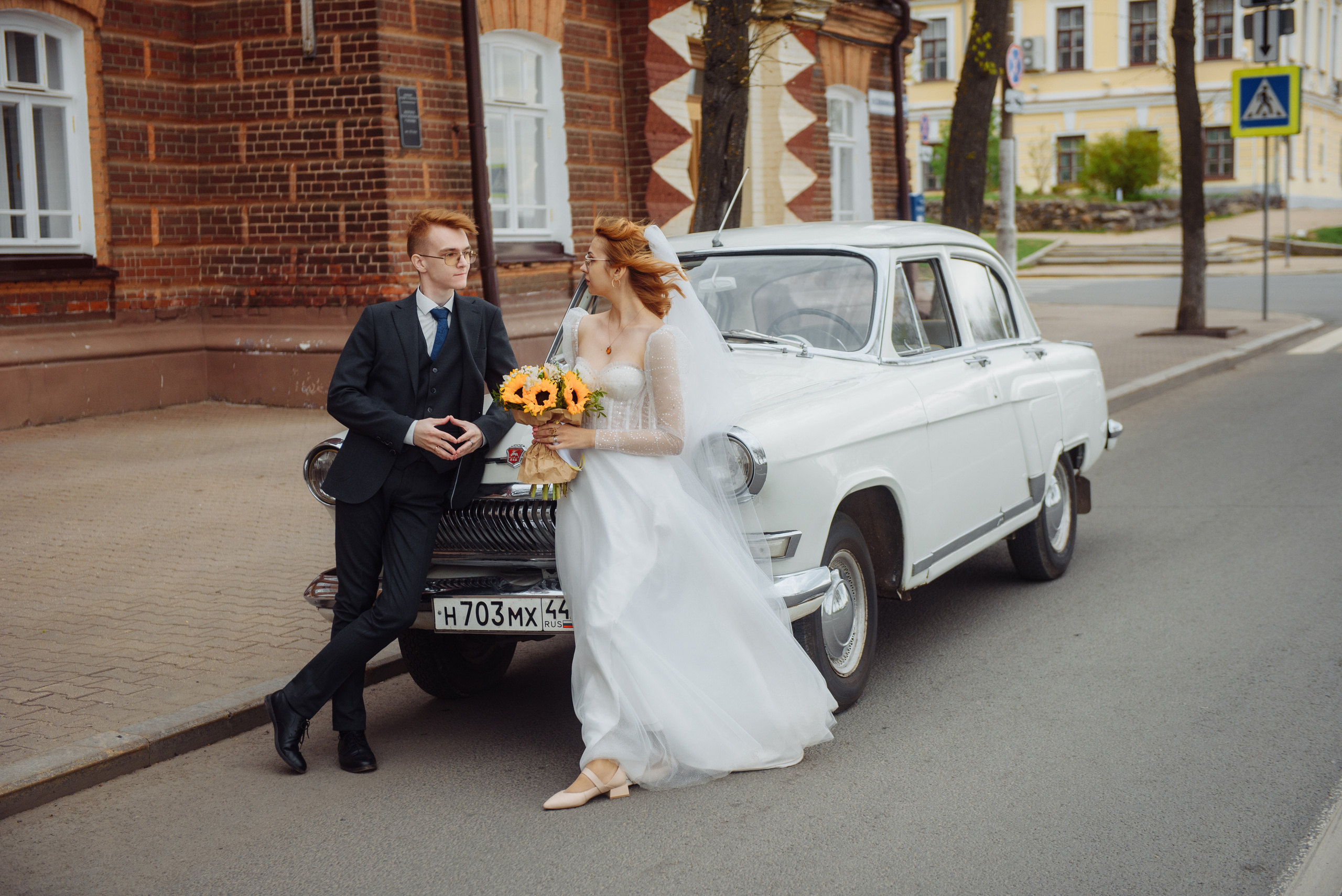 Дмитрий и Мария. Прокат Аренда ретро автомобилей Волга ГАЗ 21  Кострома
