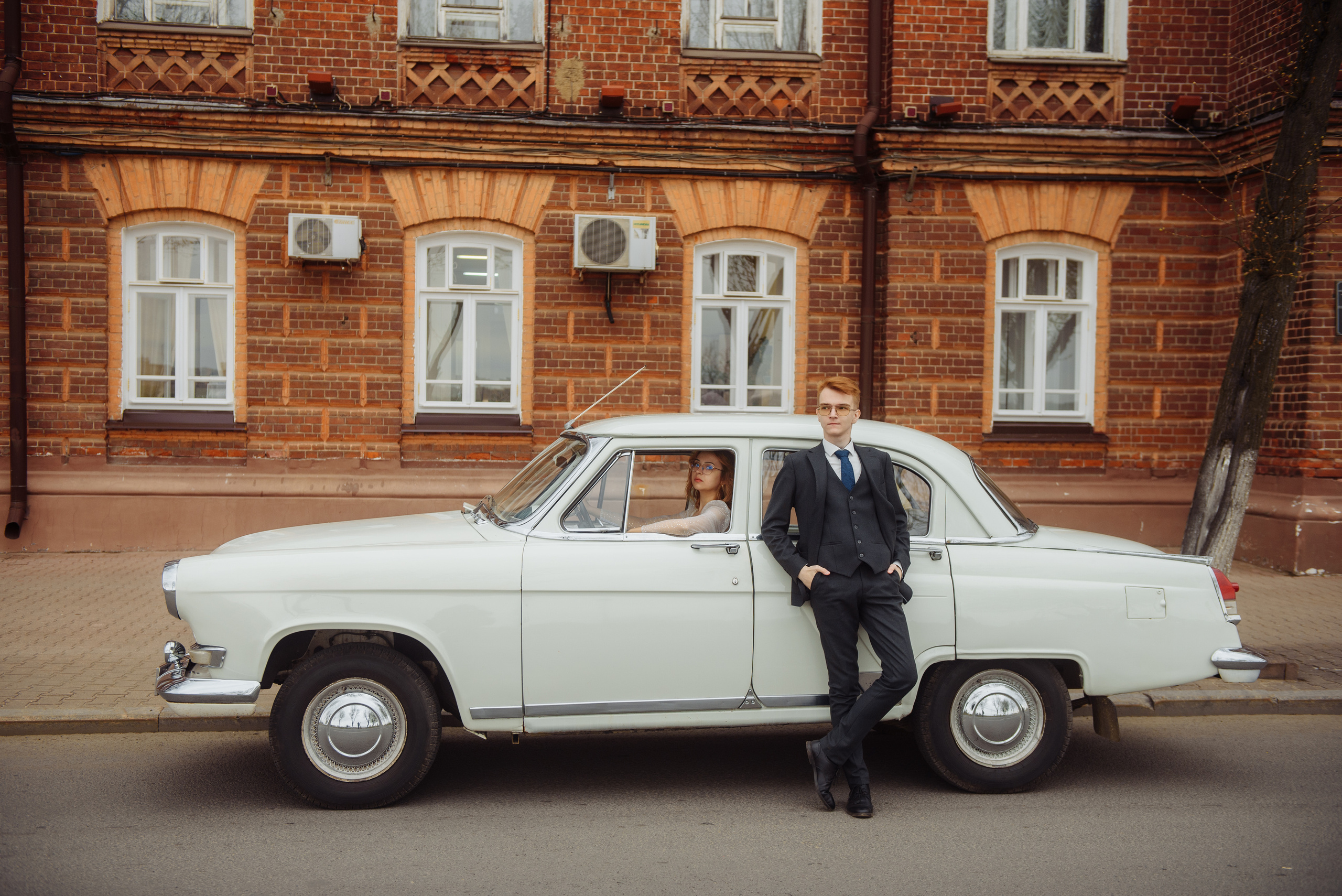 Дмитрий и Мария. Прокат Аренда ретро автомобилей Волга ГАЗ 21  Кострома