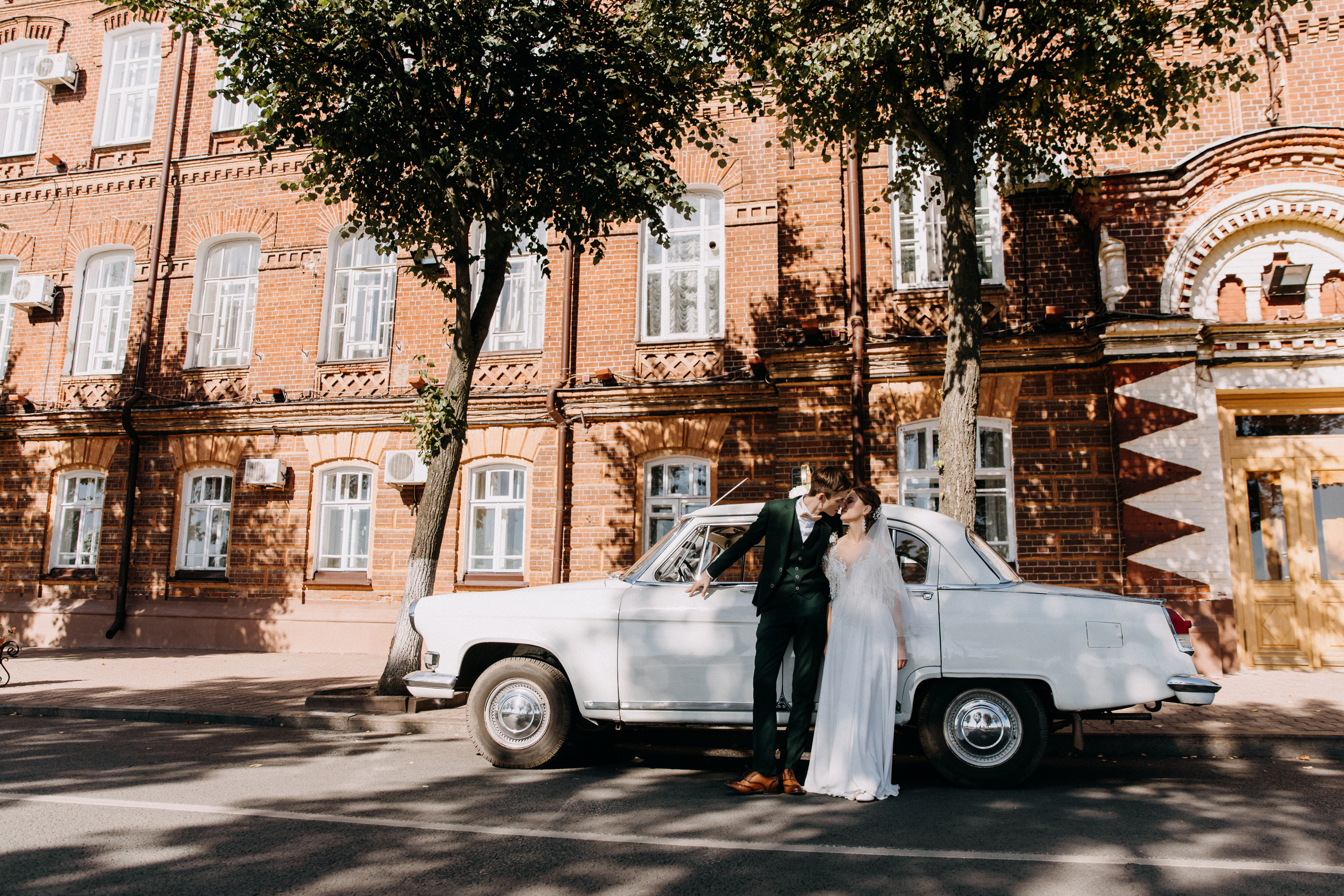 Мария и Михаил. Прокат Аренда ретро автомобилей Волга ГАЗ 21  Кострома