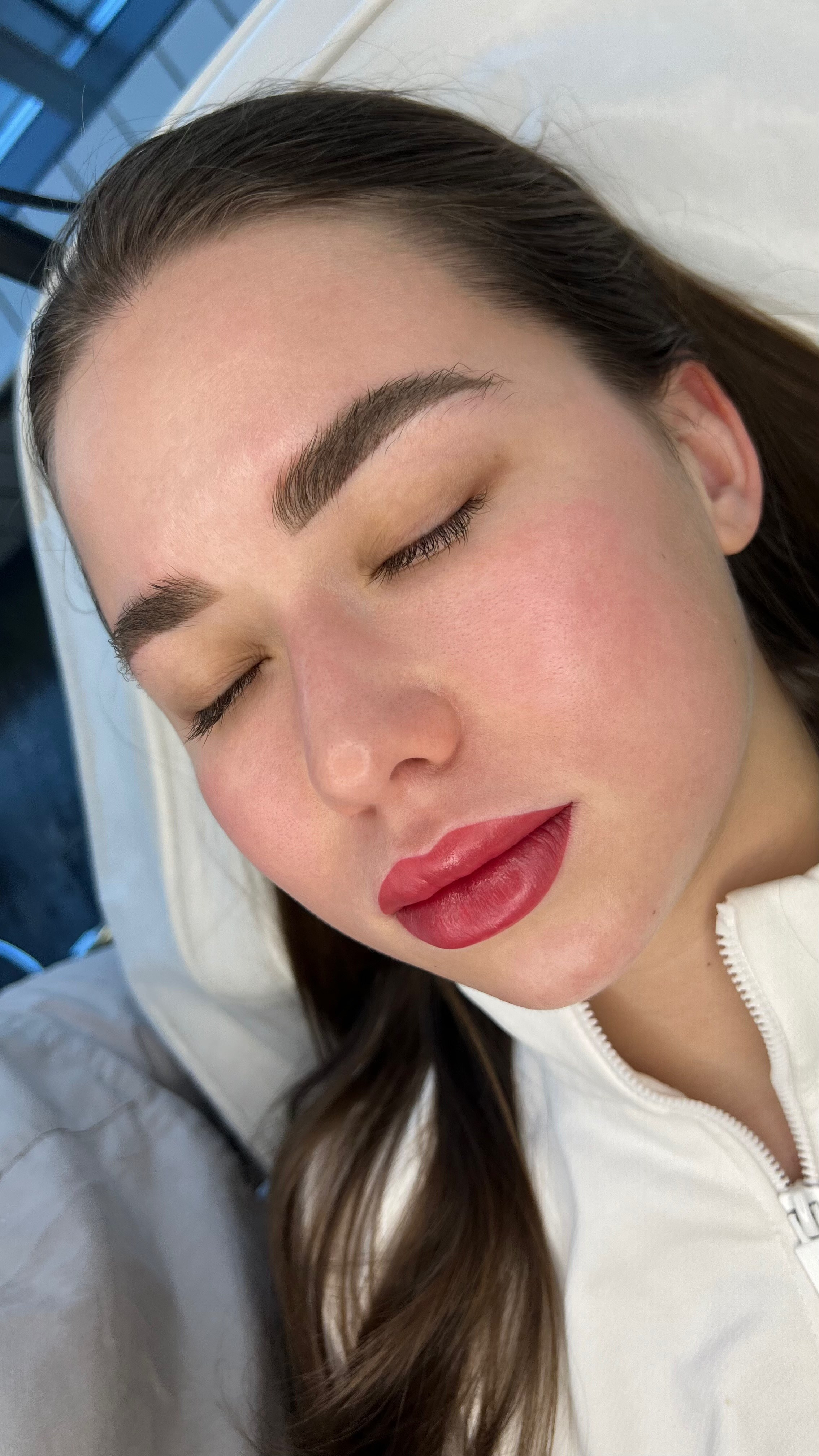 Алина. Студия перманентного макияжа, косметологии и массажа SYMMETRY в Москве, м. Киевская