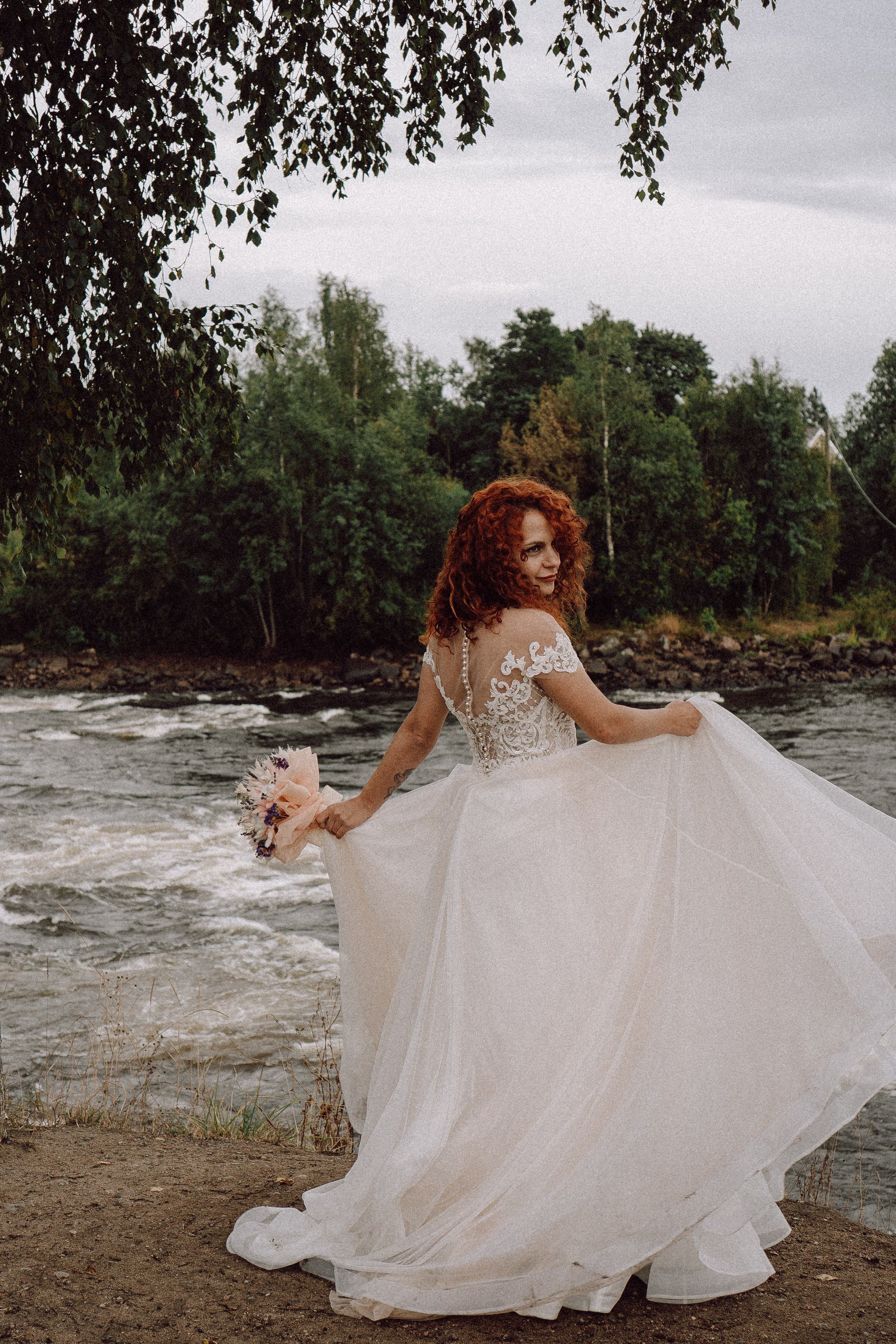 СВАДЕБНАЯ ФОТОСЕССИИЯ ПАРЫ В ГОРОДЕ ПРИОЗЕРСК В СОСНОВОМ ЛЕСУ И С ПИКАПОМ. Профессиональный фотограф, Санкт-Петербург — Виктория Богомолова