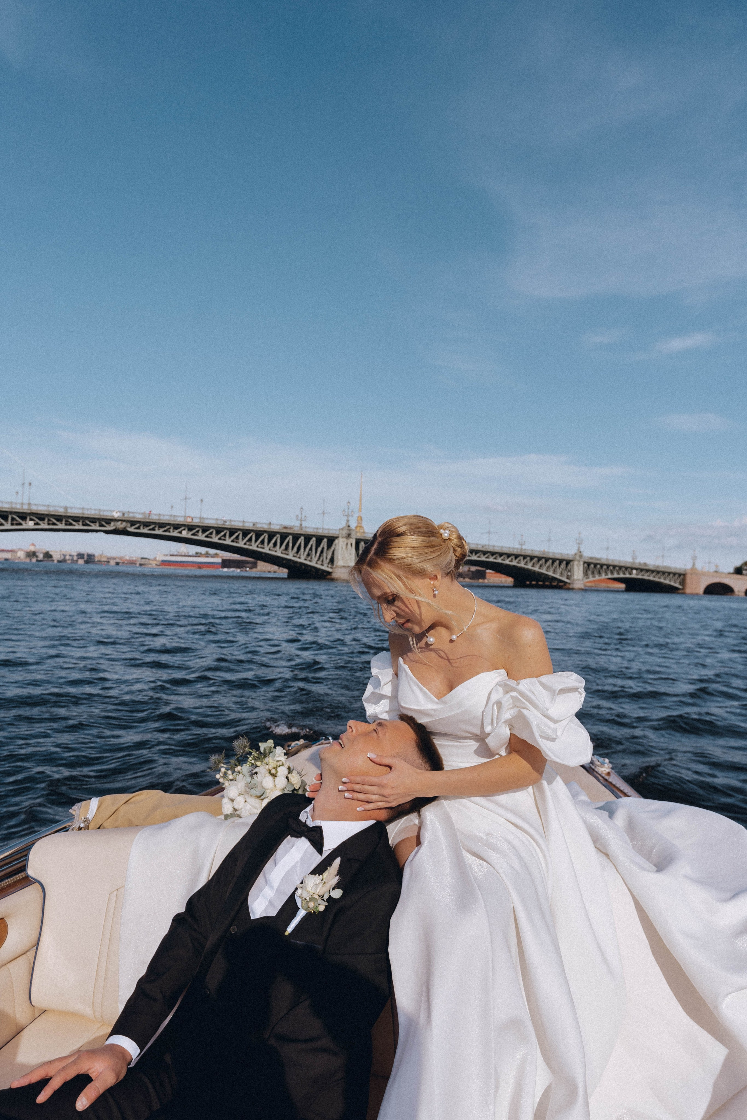 СВАДЕНБНАЯ СЬЕМКА НА КАТЕРЕ ПО КАНАЛАМ САНКТ-ПЕТЕРБУРГА И В АКВАТОРИИ НЕВЫ. Профессиональный фотограф, Санкт-Петербург — Виктория Богомолова