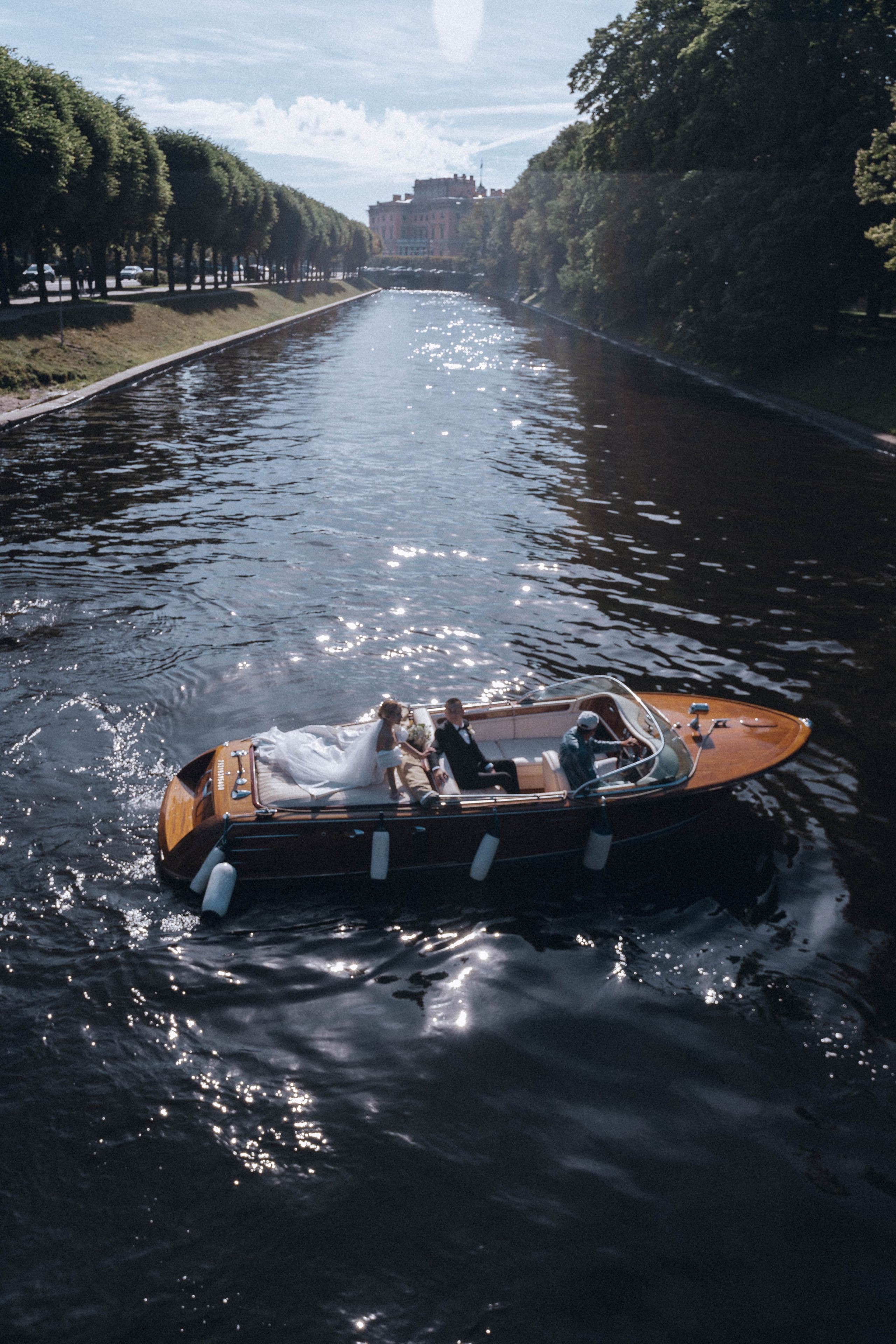 СВАДЕНБНАЯ СЬЕМКА НА КАТЕРЕ ПО КАНАЛАМ САНКТ-ПЕТЕРБУРГА И В АКВАТОРИИ НЕВЫ. Профессиональный фотограф, Санкт-Петербург — Виктория Богомолова