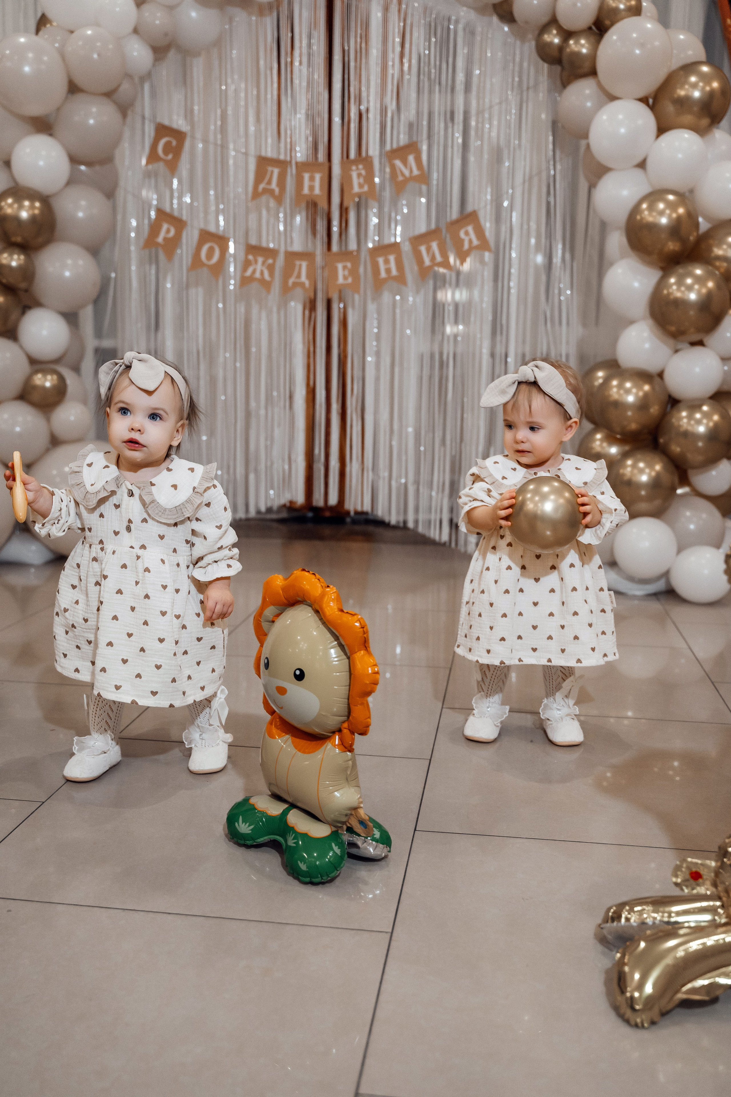 Александра и Виктория 1 годик. Семейный фотограф в Белгороде Амелина Алина