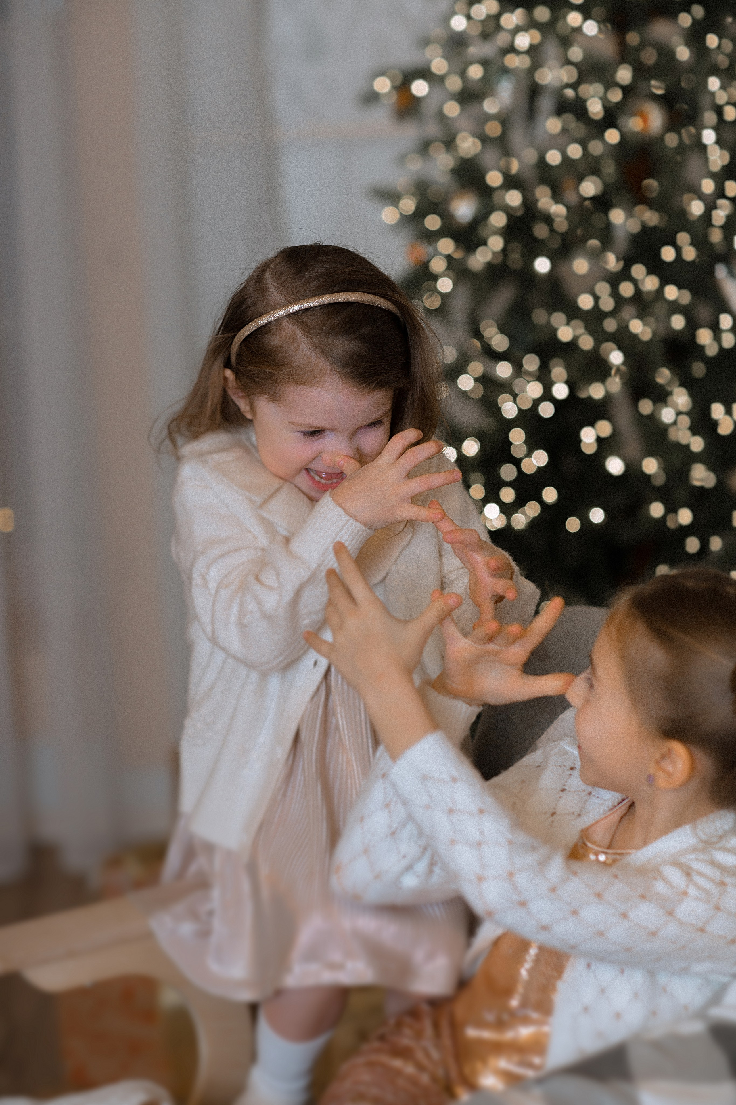 Две сестренки. Photographer Helen Shabalina