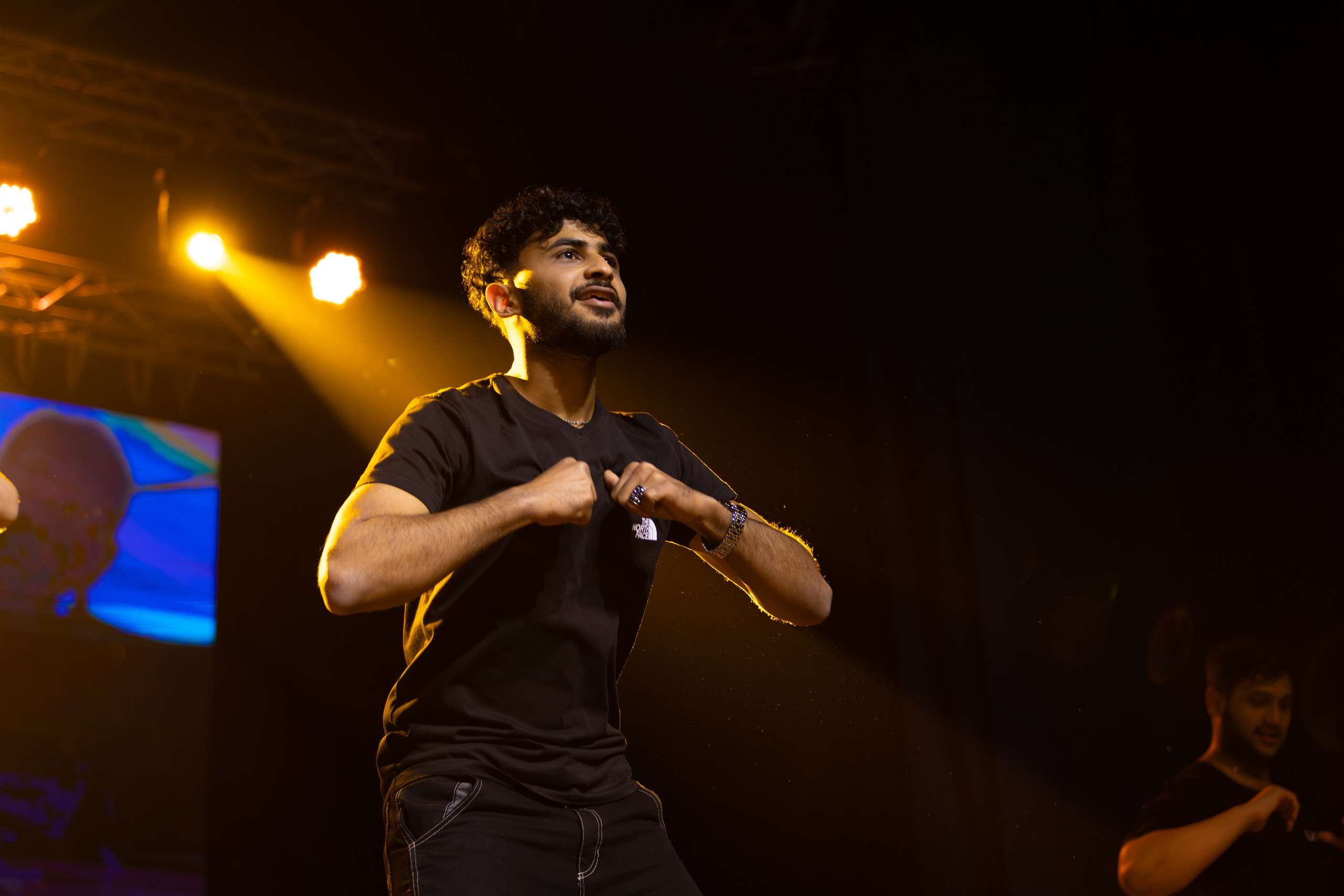 День международного студенческого единства в ДВФУ. Олег Катакинов| Репортажный фотограф в городе у моря (Владивосток)