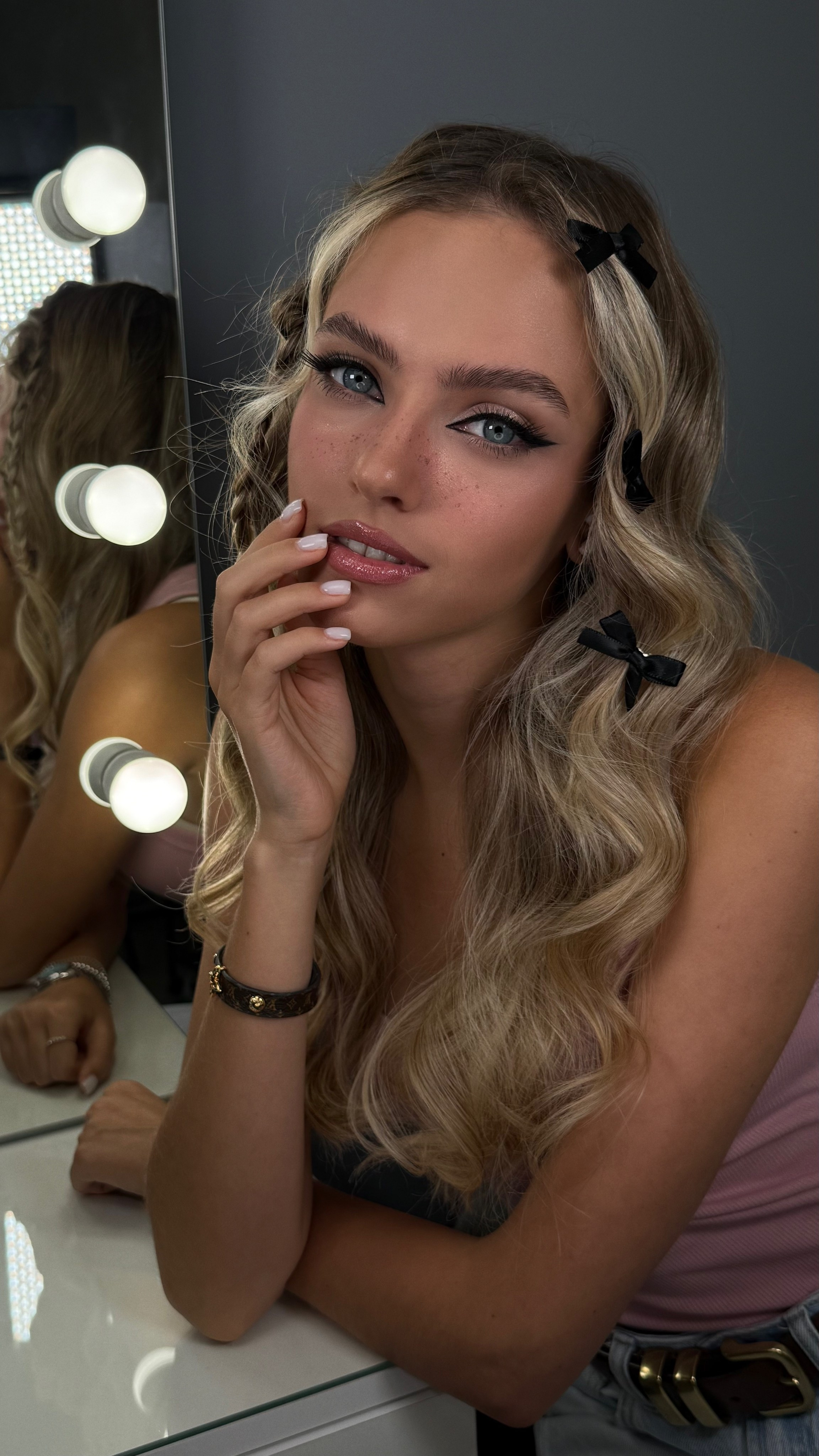 Образы. Студия визажистов, стилистов по прическам, бровистов и мастеров по ресницам