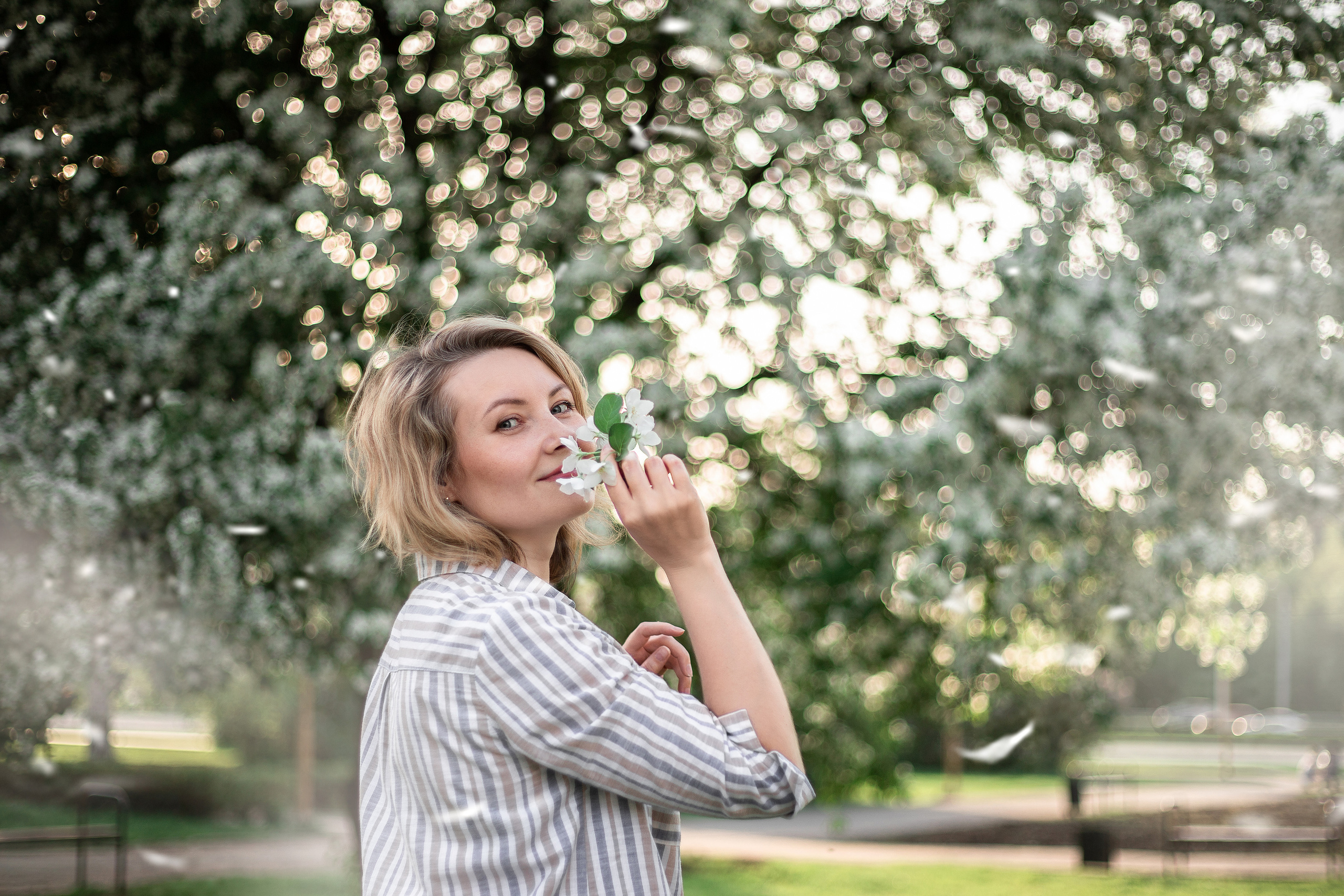 Весенняя фотосессия в яблони Пермь