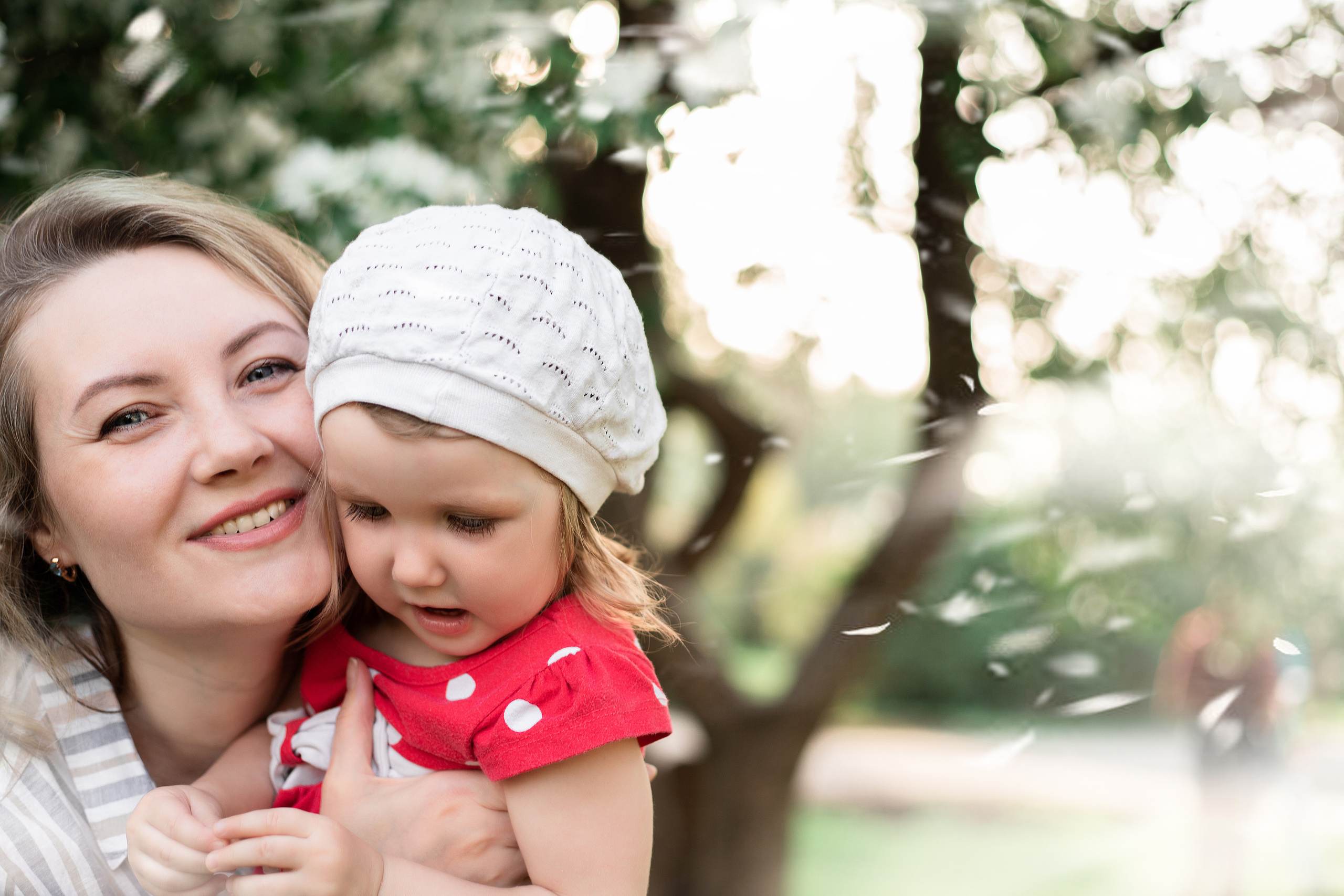 семейная фотосессия в яблонях Пермь