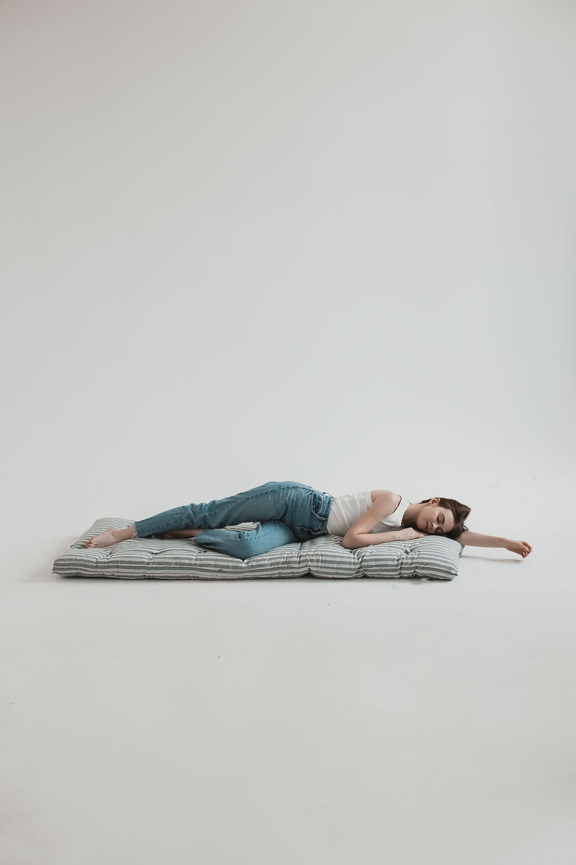 Минималистическая съёмка на матрасе. Семейный, индивидуальный фотограф в Москве Ангели Марина