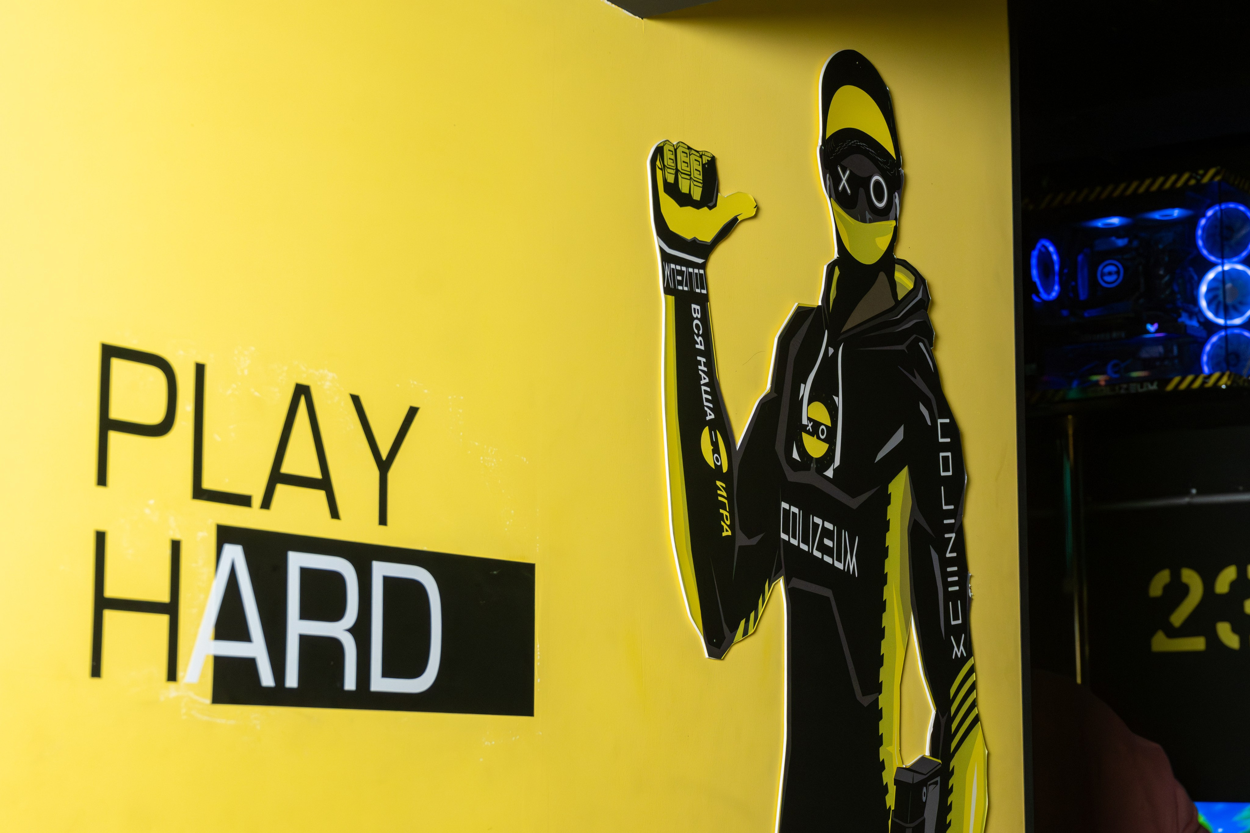 Репортаж в киберспортивном клубе Kolizeum. Фотограф мероприятий в Москве