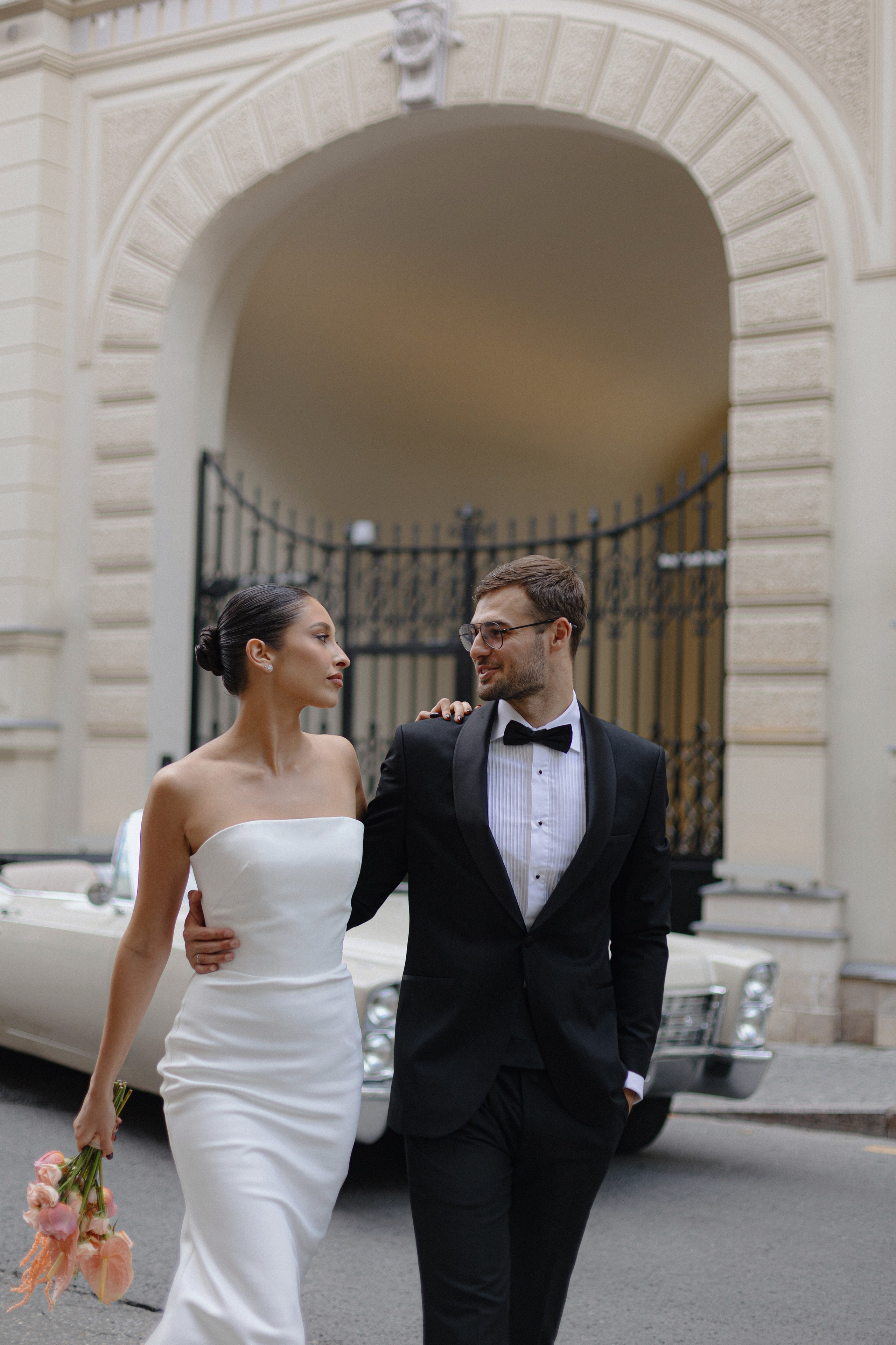 Фотосессия с кабриолетом в Москве свадебная. Свадебный фотограф Москва. Фотограф в Москве Валерия Рожкова