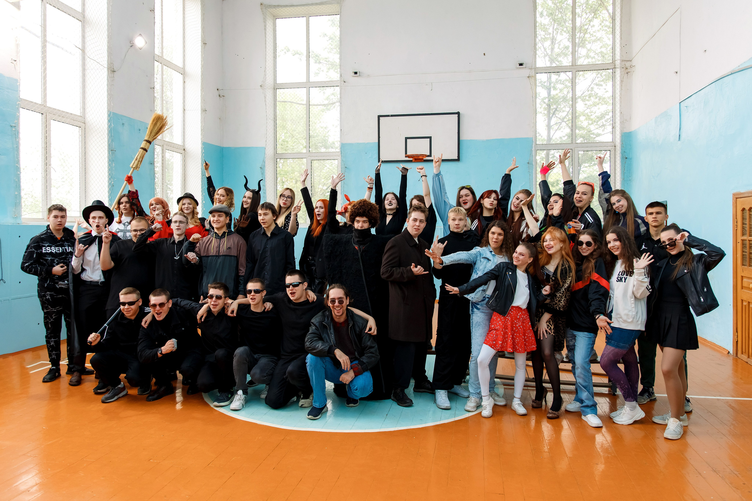 11 класс день не послушания в школе. Фотограф Любовь Корниенко, Примоский край