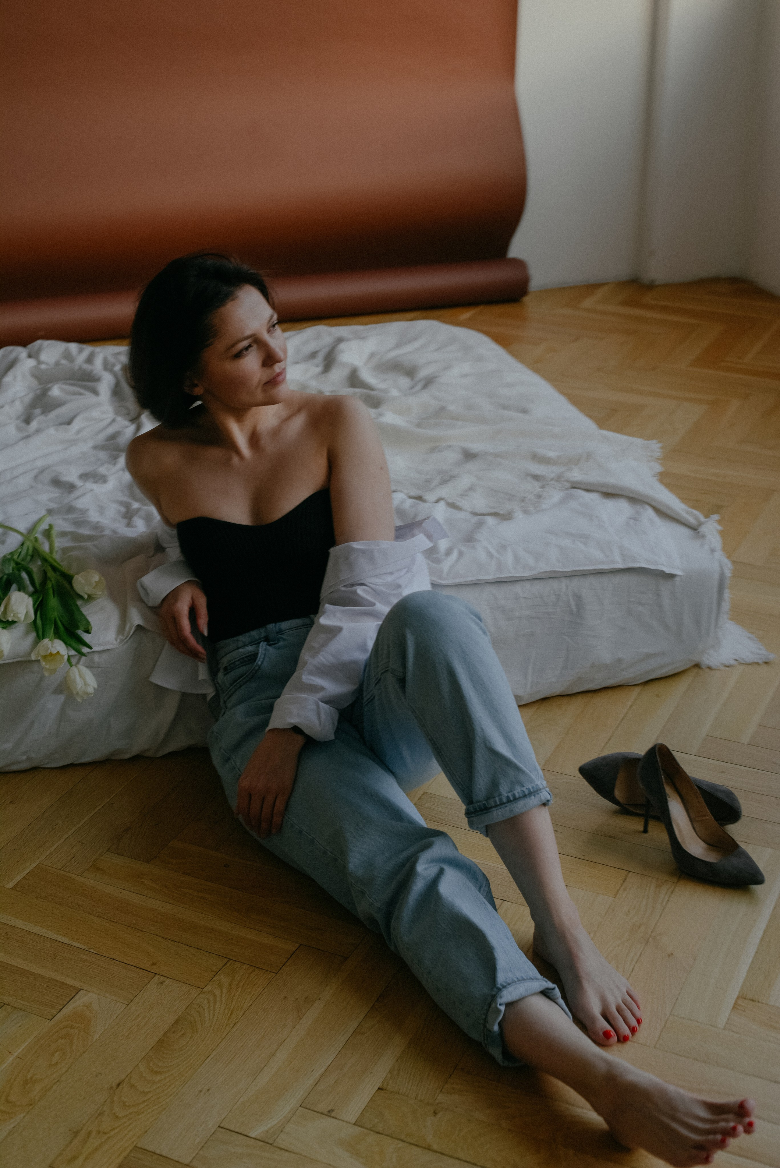 девушка в студи женская фотосессия в студии женская съемка