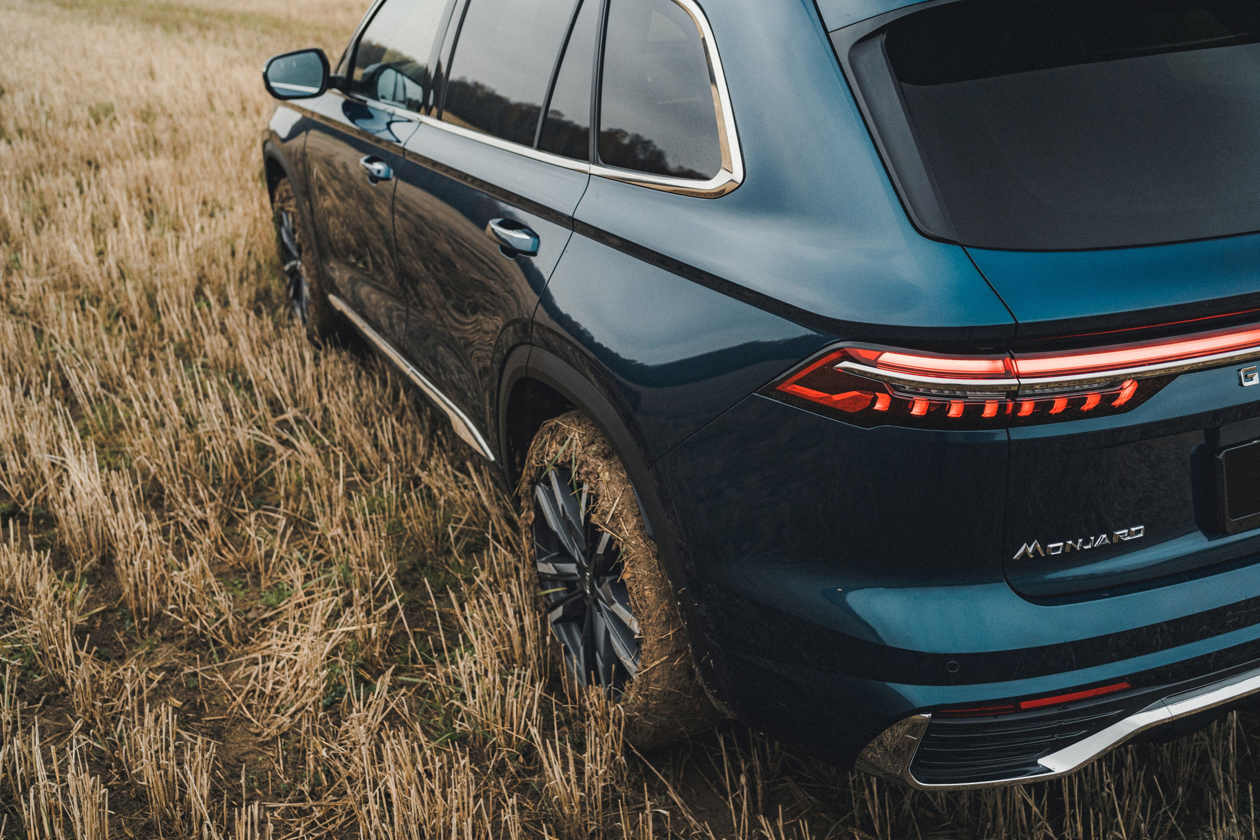 Автомобильная фотосессия Geely Monjaro для Geely Motors. Фотограф Илья К. в Москве