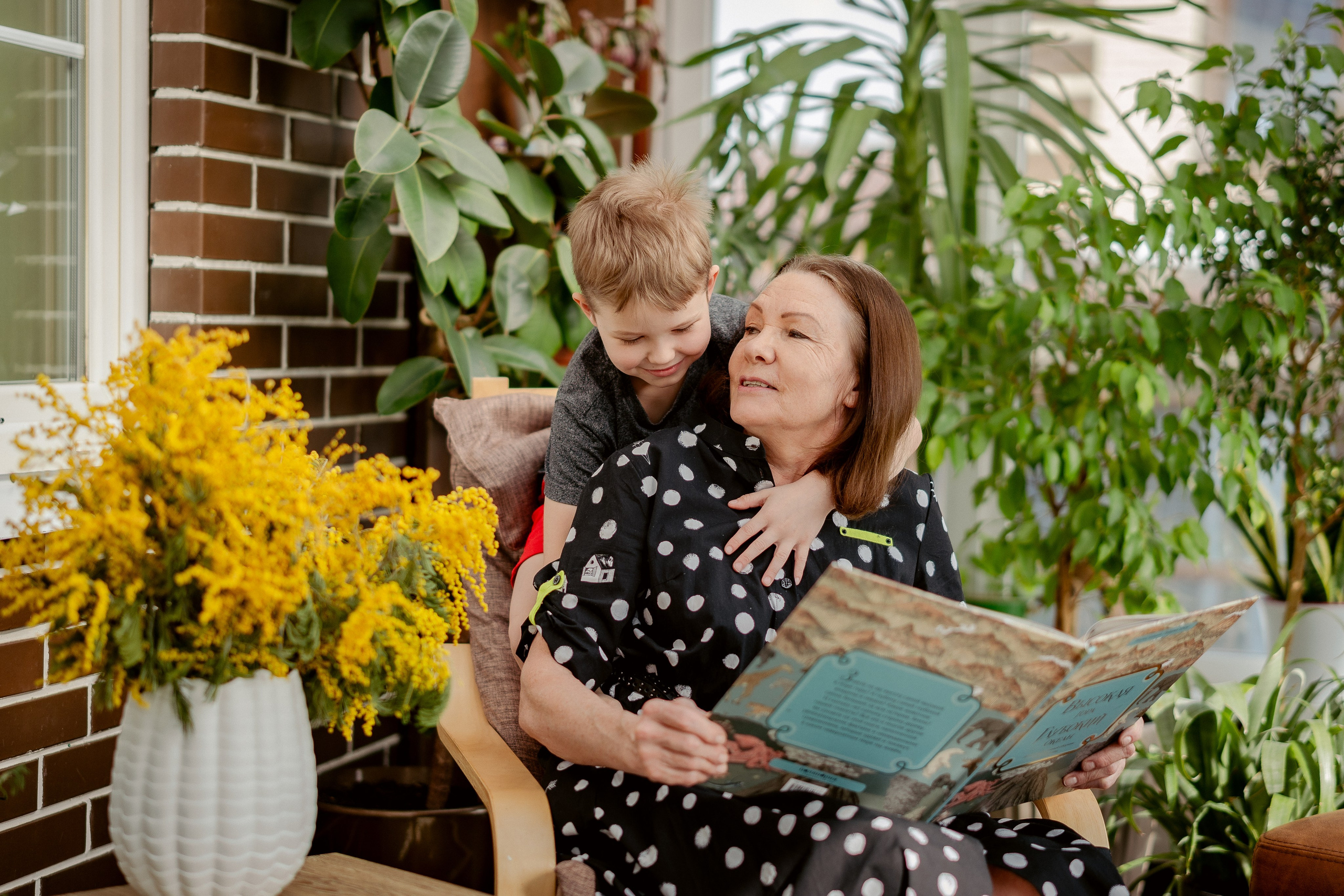 Бабушка с внуками. Портретный и семейный фотограф в Москве/Видное