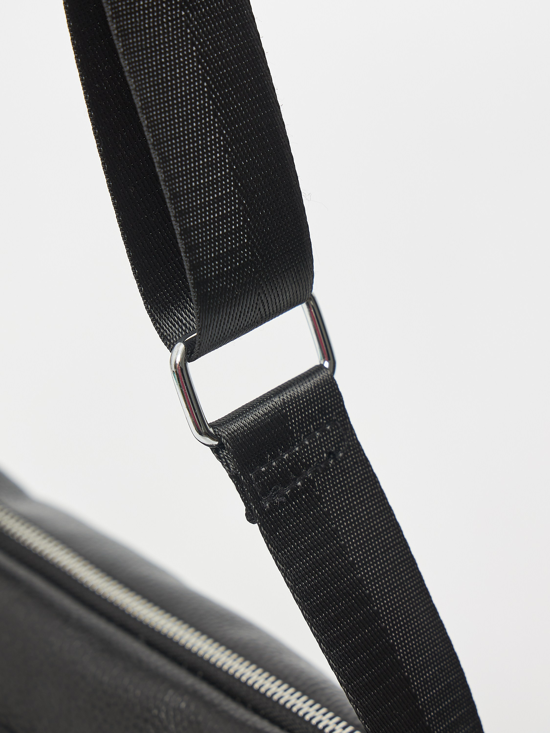 Фотосъемка сумок для маркетплейсов. Алексей Темнов — фотограф в Пятигорске