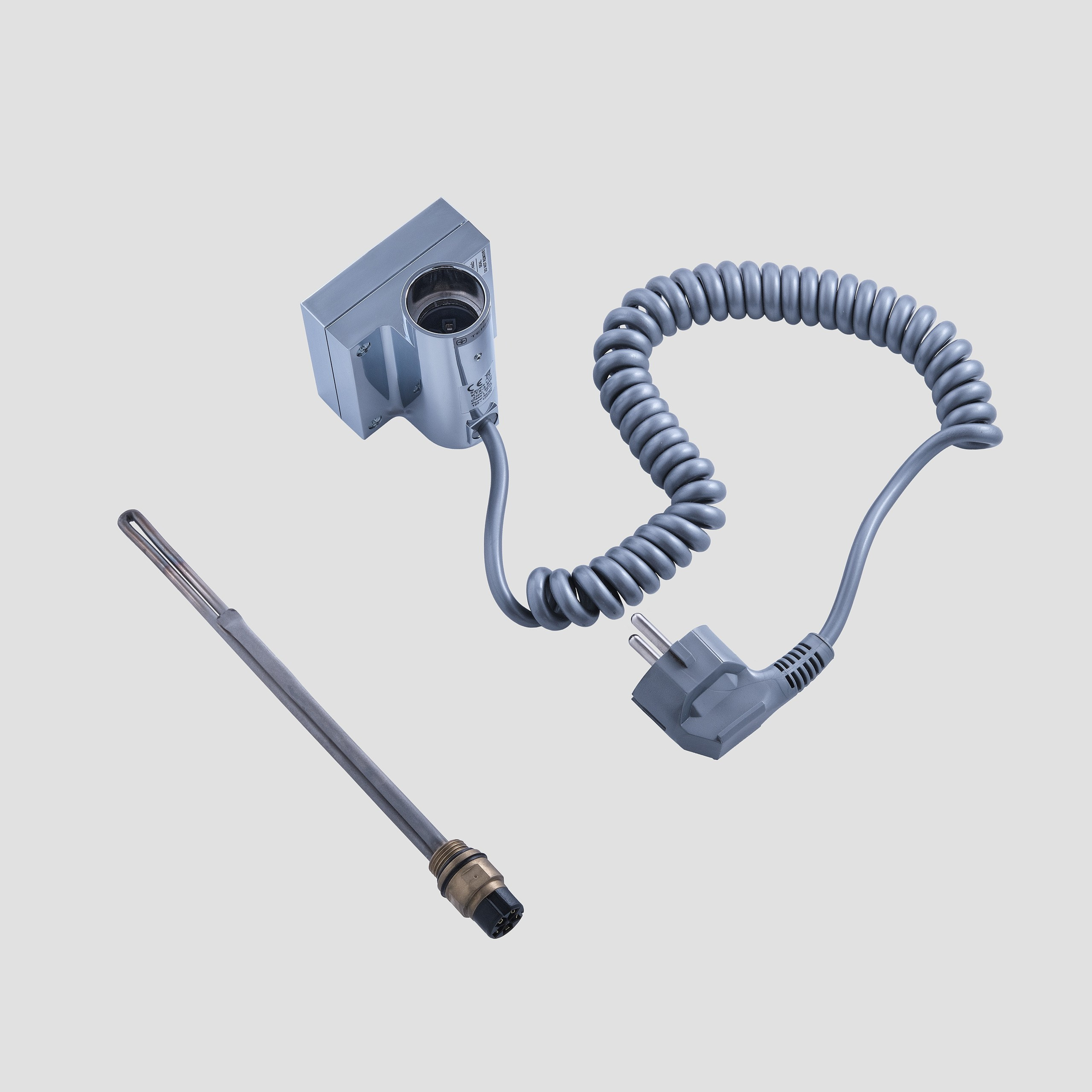 Предметные фотографии регуляторов и нагревателей для отопительных приборов