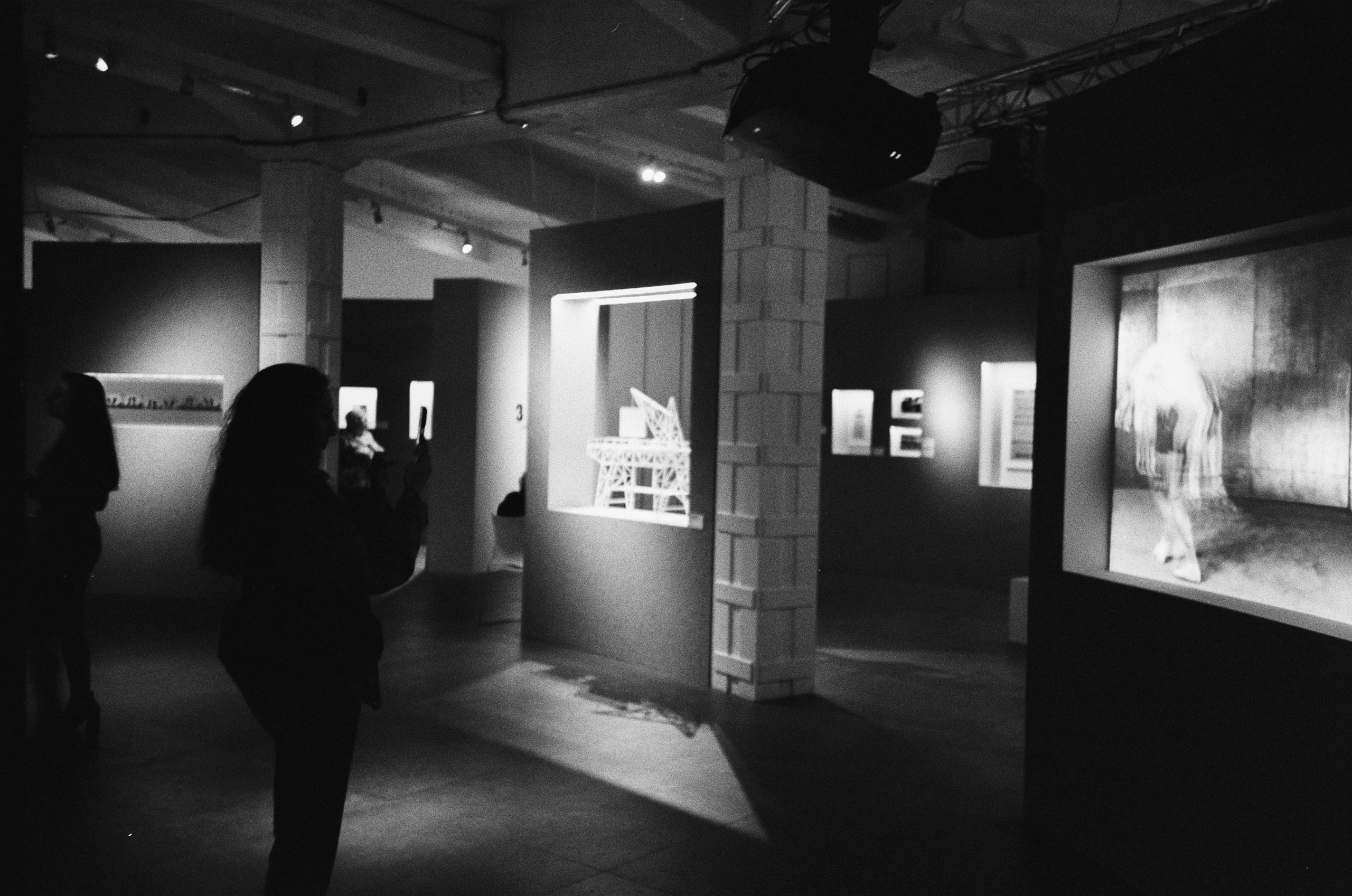 Центр Зотов / выставка От утопии к театру (Мейерхольд) / Cosina CX-1