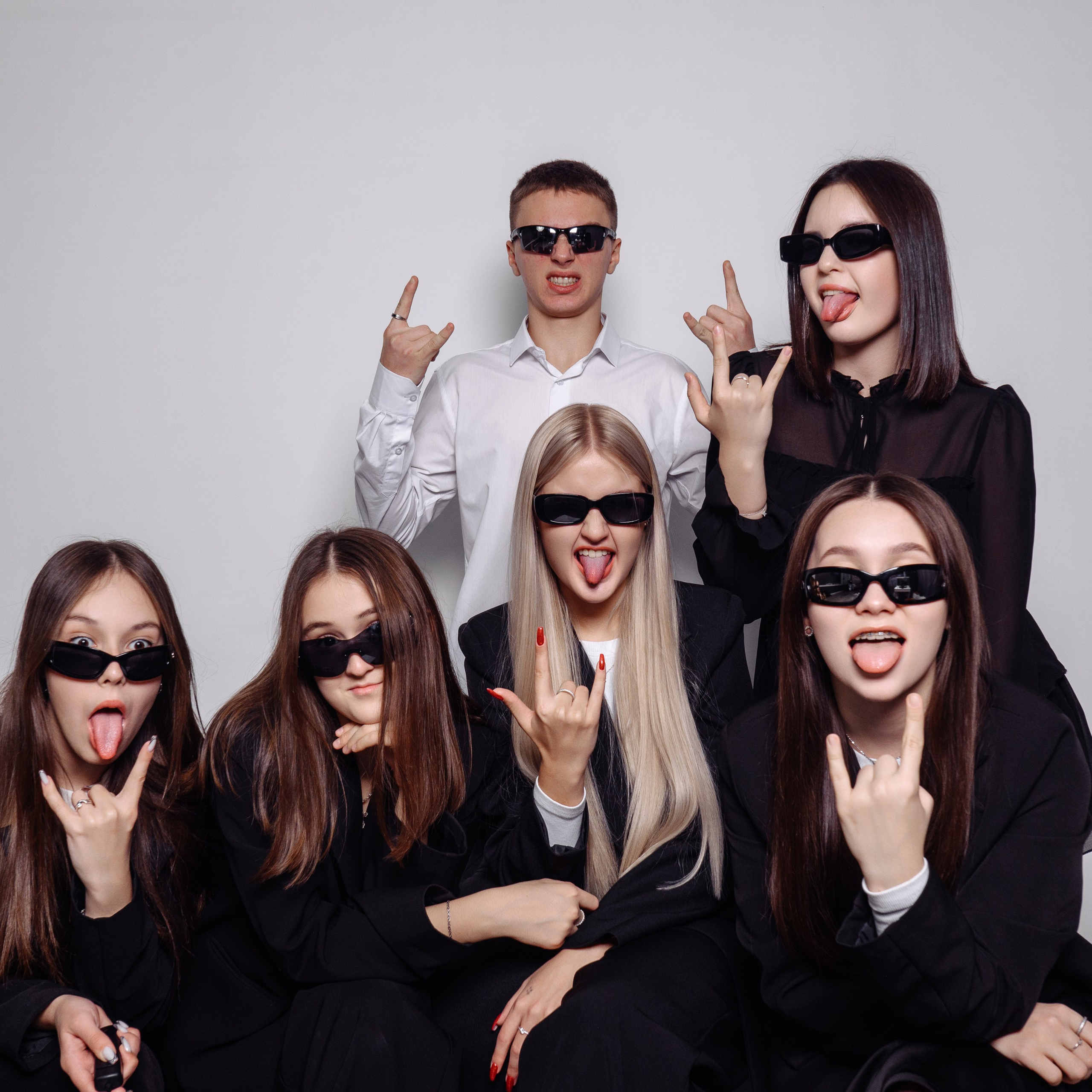 Альбомы в ФотоСтудии SelfieBox. НеФотоАльбом — выпускные альбомы Абакан Минусинск Черногорск Хакасия