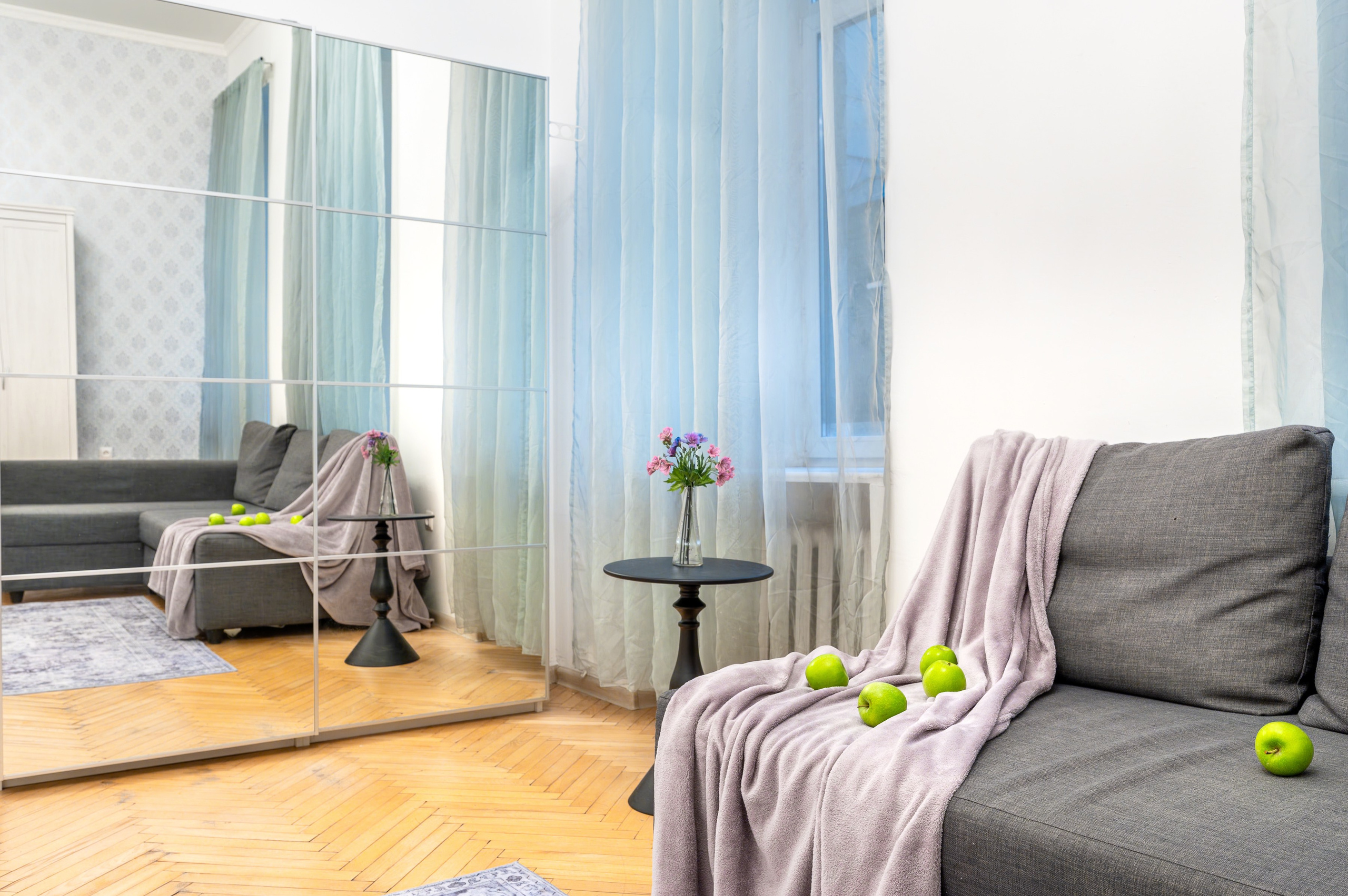 Квартира под аренду Невский 45. Интерьерный фотограф. Фото- видеосъемка недвижимости Санкт-Петербург