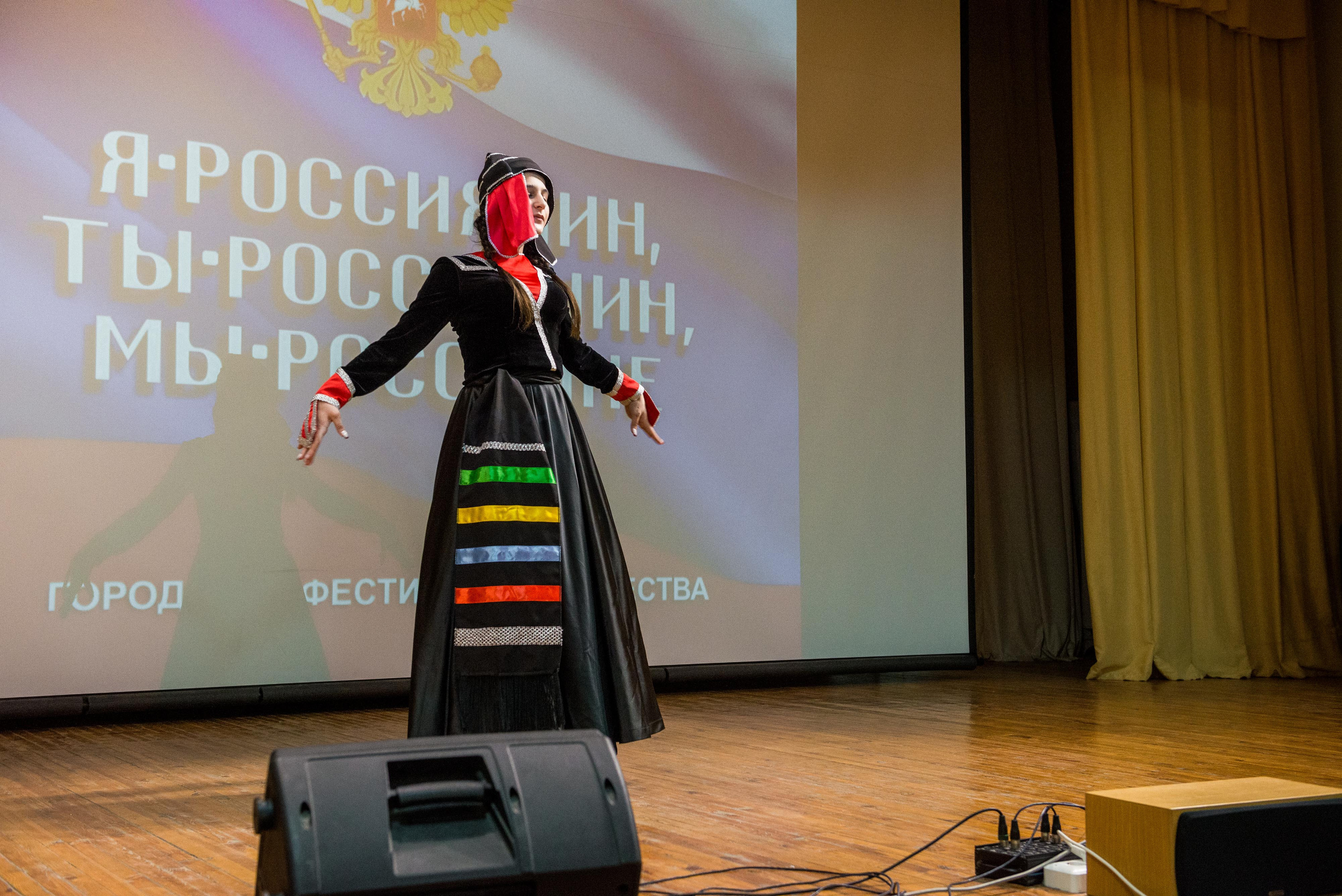 «Я-россиянин, ты — россиянин, мы — россияне!». Свадебный фотограф на Урале Виктор Соколов