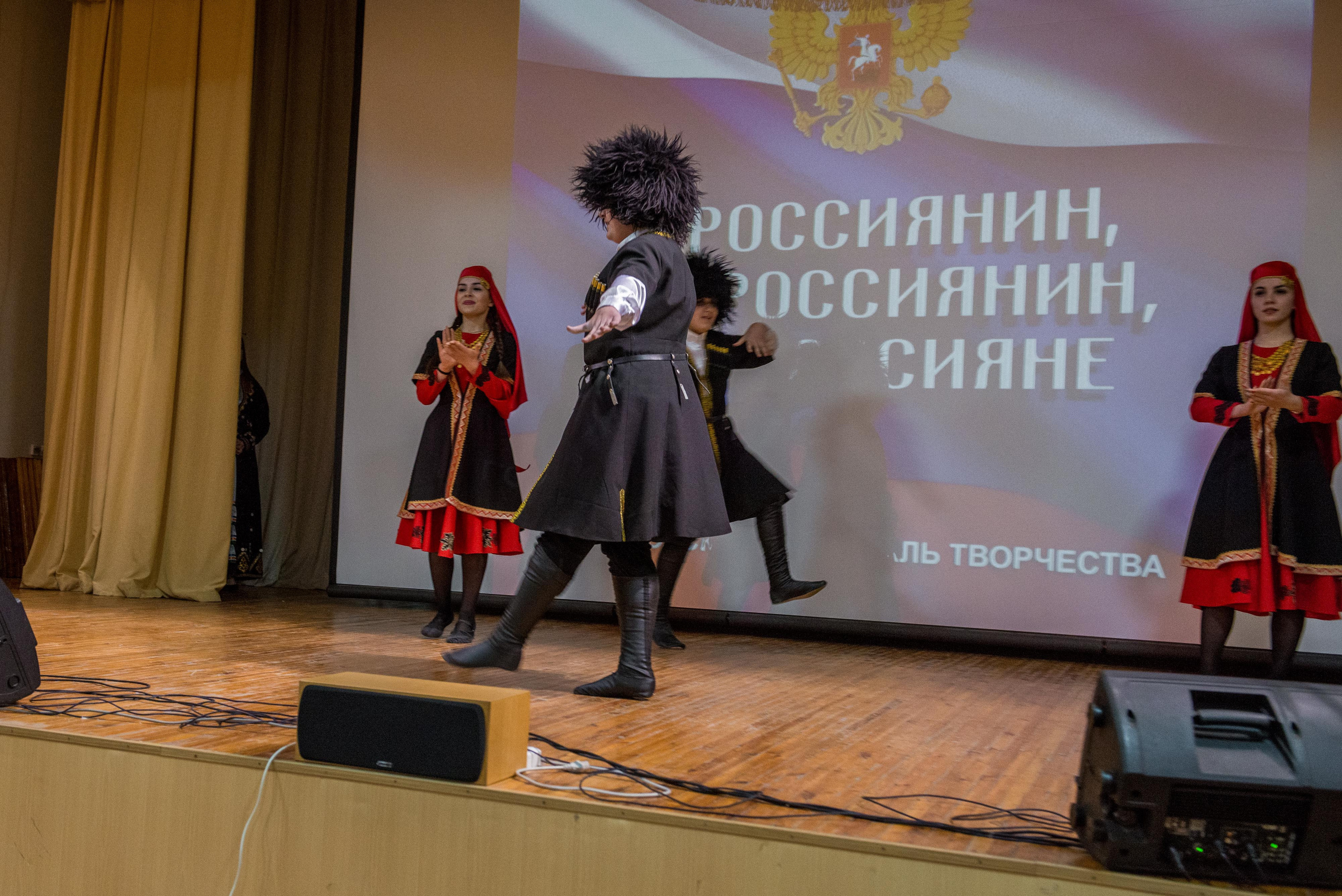 «Я-россиянин, ты — россиянин, мы — россияне!». Свадебный фотограф на Урале Виктор Соколов