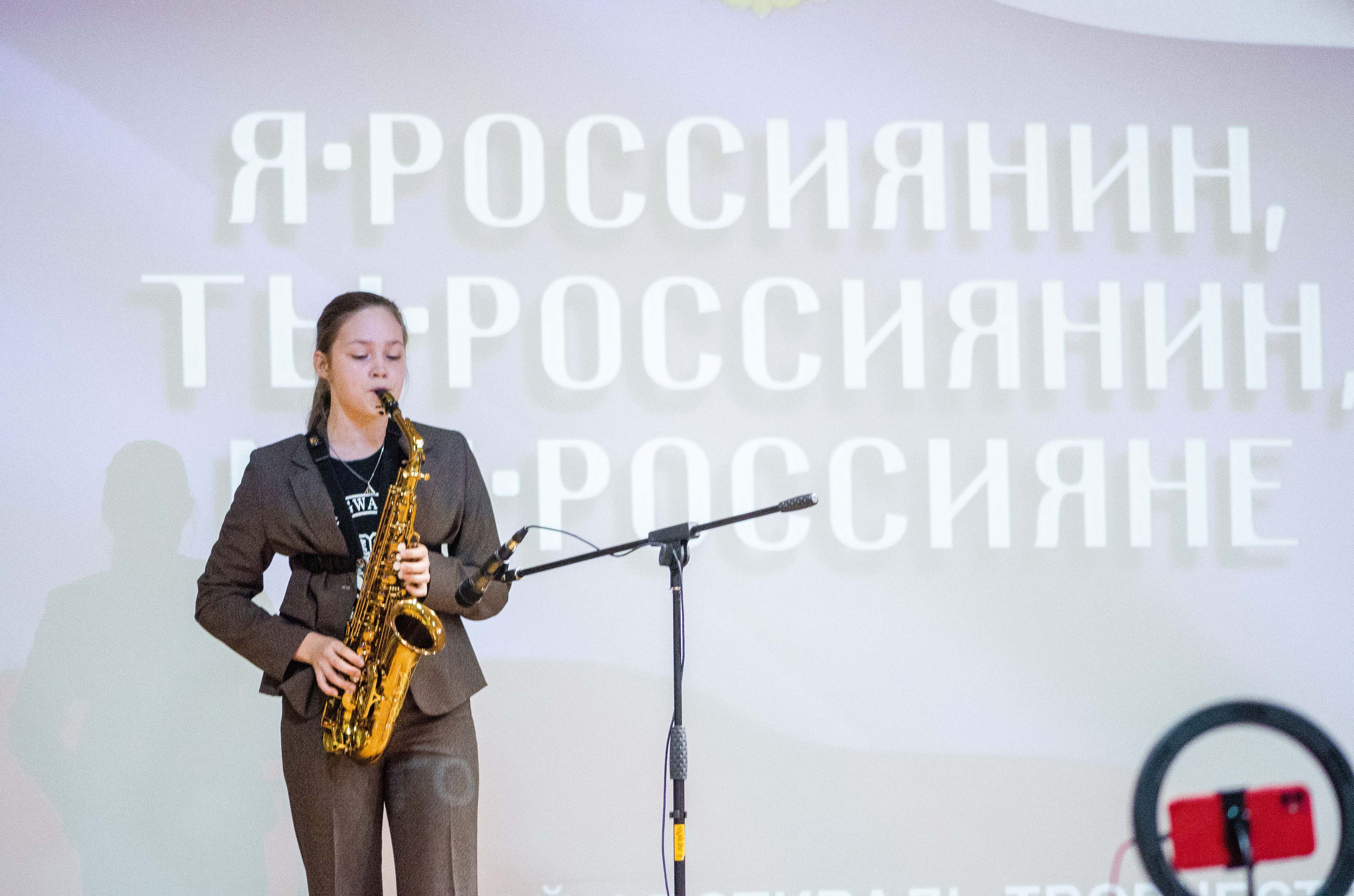 «Я-россиянин, ты — россиянин, мы — россияне!». Свадебный фотограф на Урале Виктор Соколов