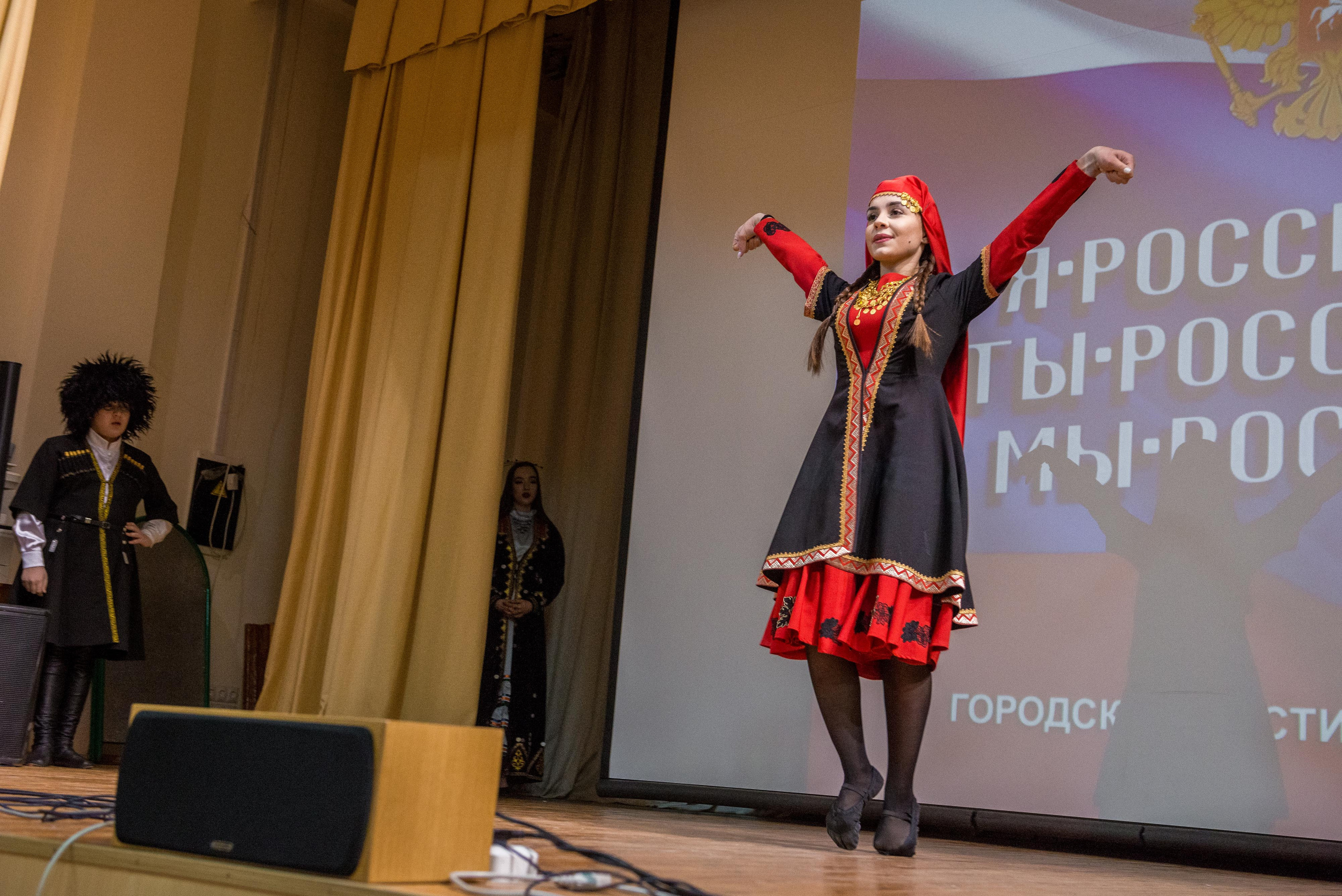 «Я-россиянин, ты — россиянин, мы — россияне!». Свадебный фотограф на Урале Виктор Соколов