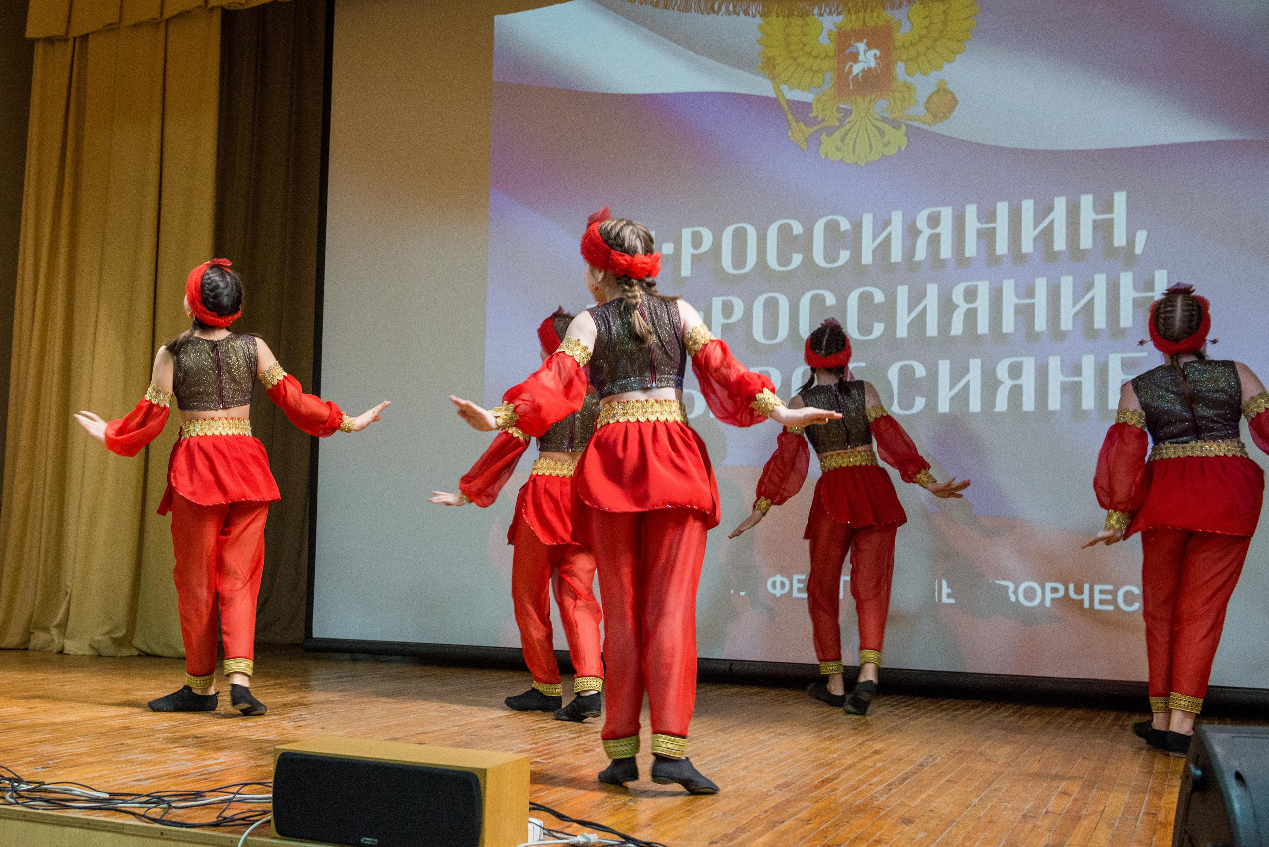 «Я-россиянин, ты — россиянин, мы — россияне!». Свадебный фотограф на Урале Виктор Соколов