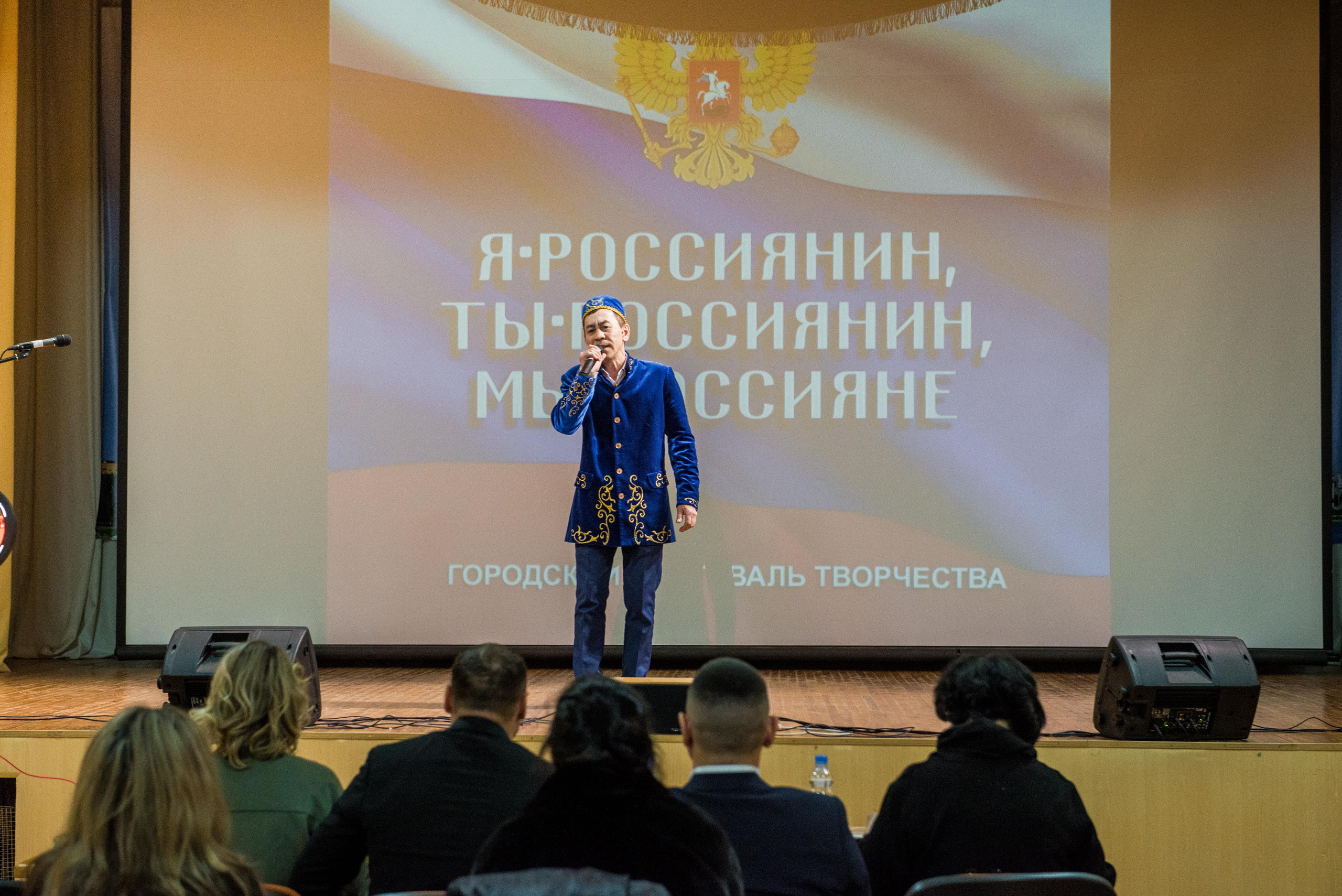 «Я-россиянин, ты — россиянин, мы — россияне!». Свадебный фотограф на Урале Виктор Соколов