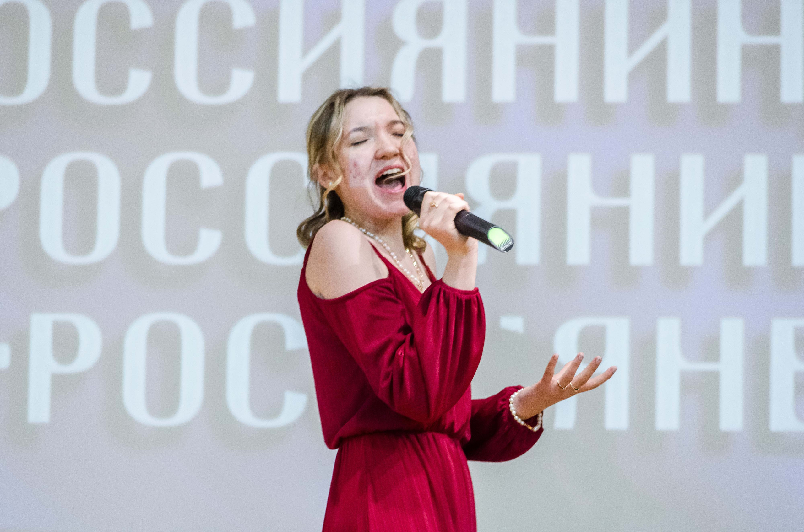 «Я-россиянин, ты — россиянин, мы — россияне!». Свадебный фотограф на Урале Виктор Соколов