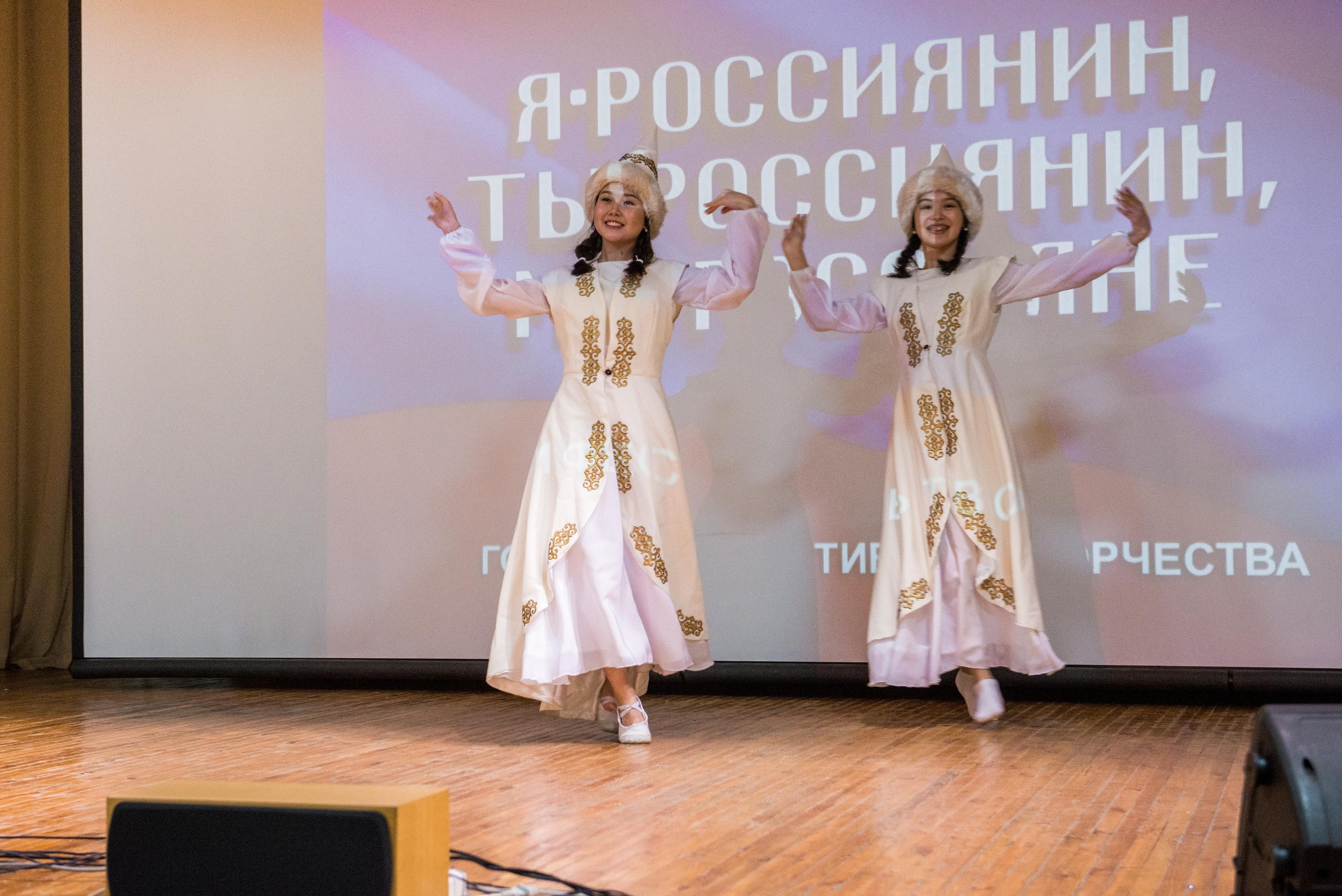 «Я-россиянин, ты — россиянин, мы — россияне!». Свадебный фотограф на Урале Виктор Соколов