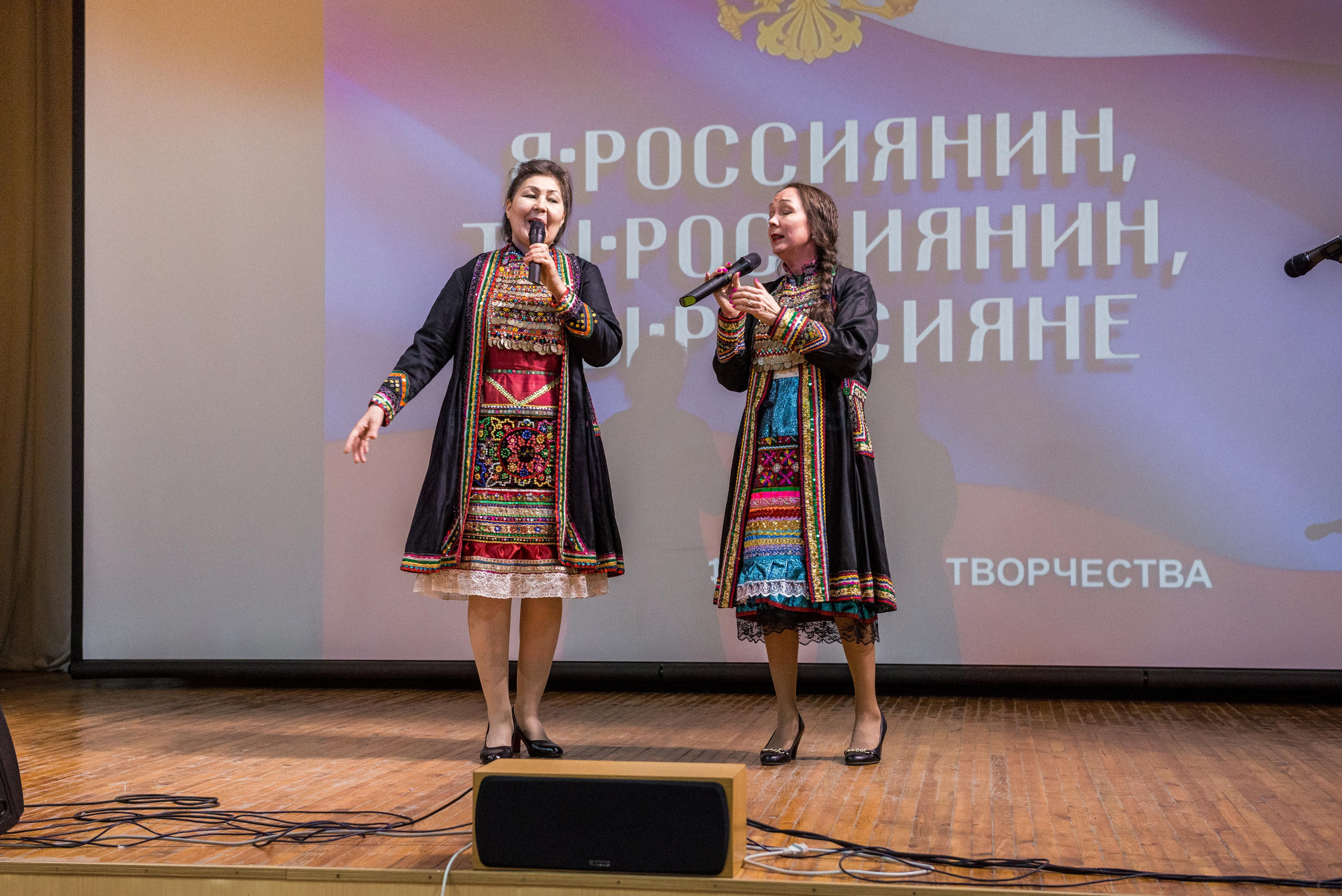 «Я-россиянин, ты — россиянин, мы — россияне!». Свадебный фотограф на Урале Виктор Соколов