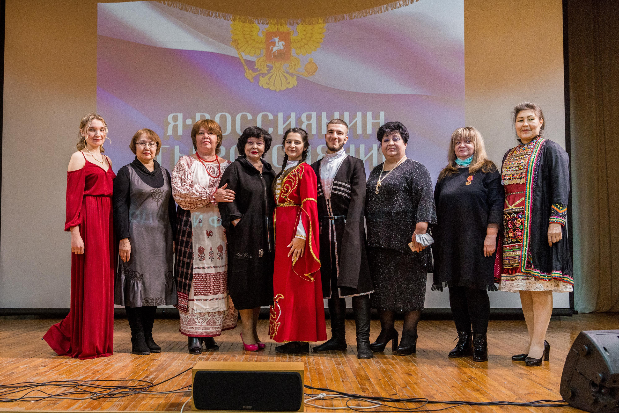 «Я-россиянин, ты — россиянин, мы — россияне!». Свадебный фотограф на Урале Виктор Соколов