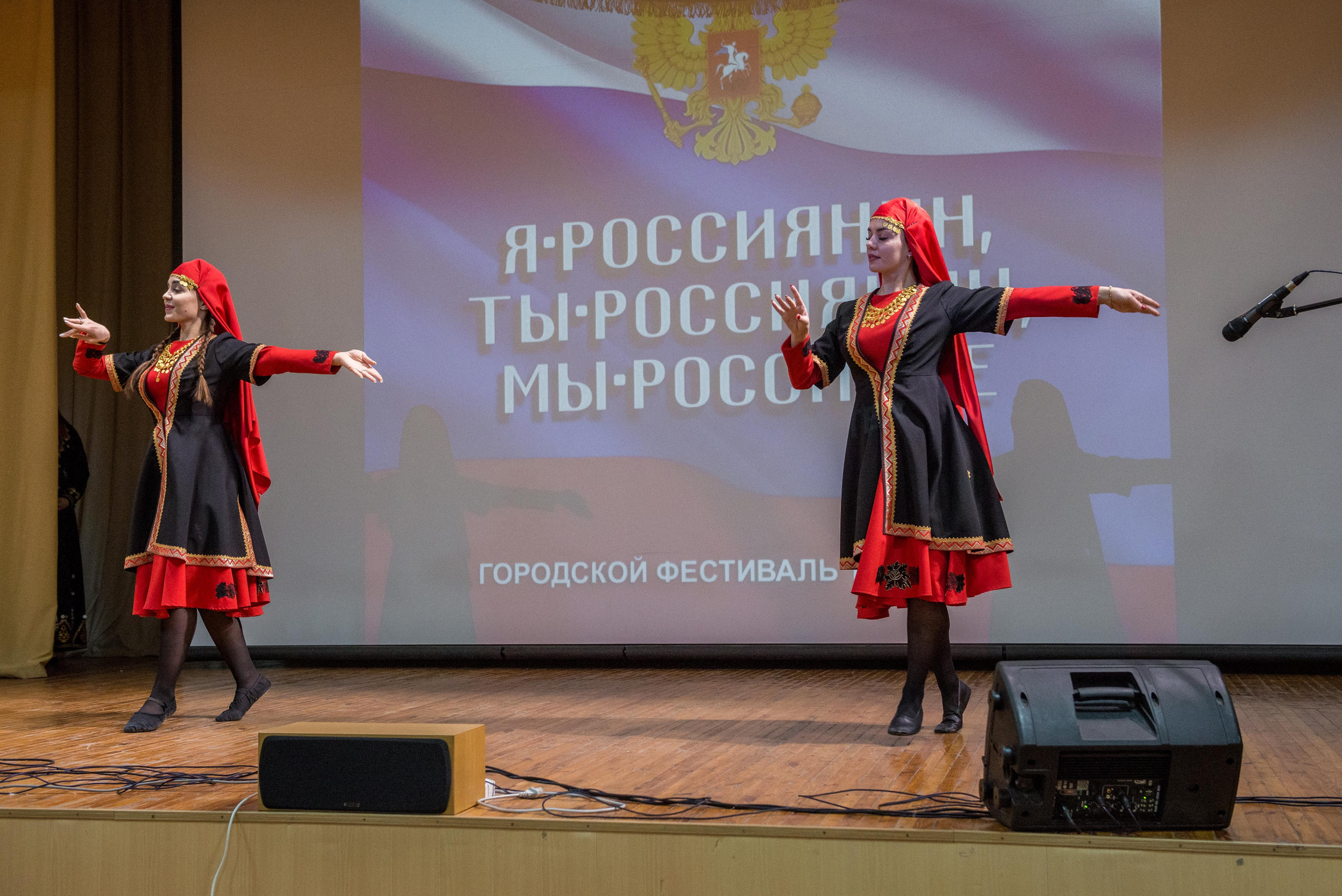 «Я-россиянин, ты — россиянин, мы — россияне!». Свадебный фотограф на Урале Виктор Соколов