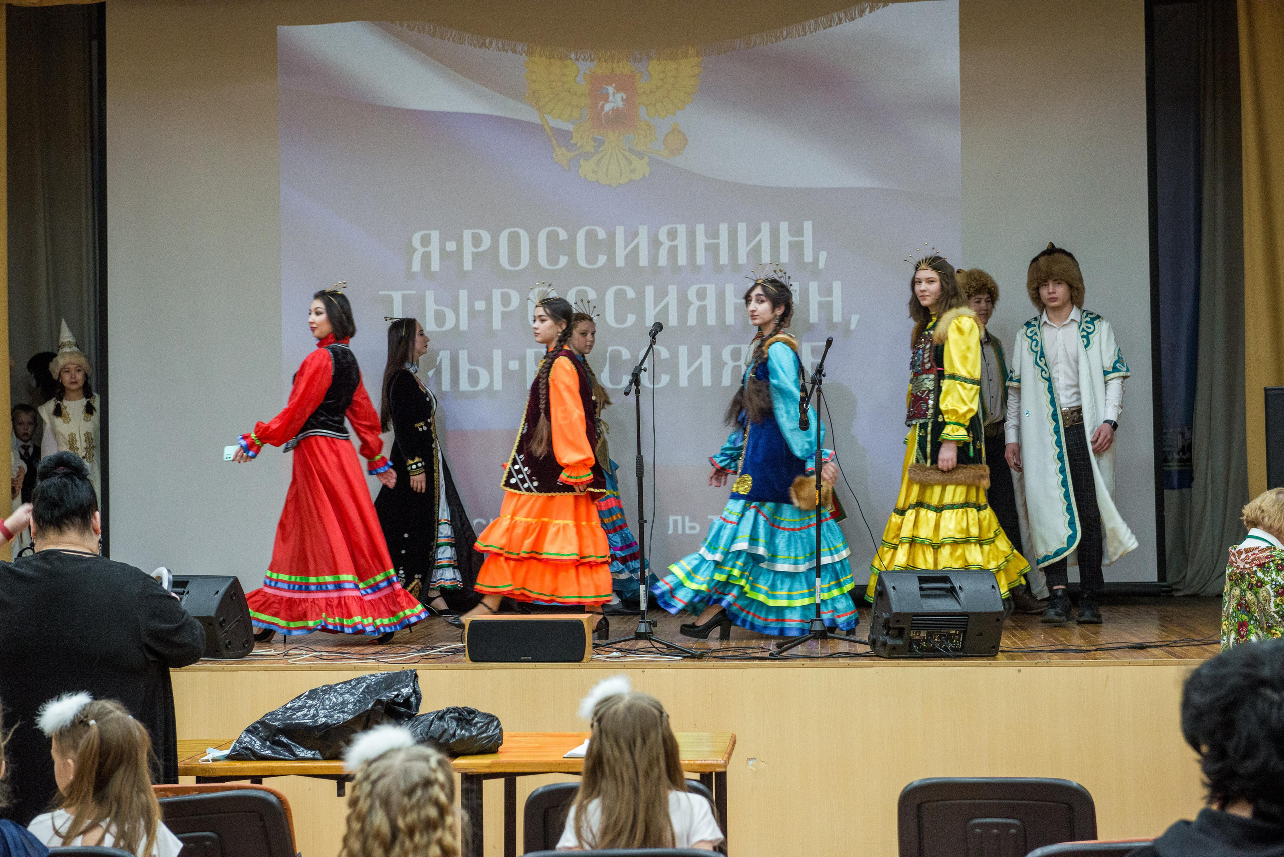 «Я-россиянин, ты — россиянин, мы — россияне!». Свадебный фотограф на Урале Виктор Соколов