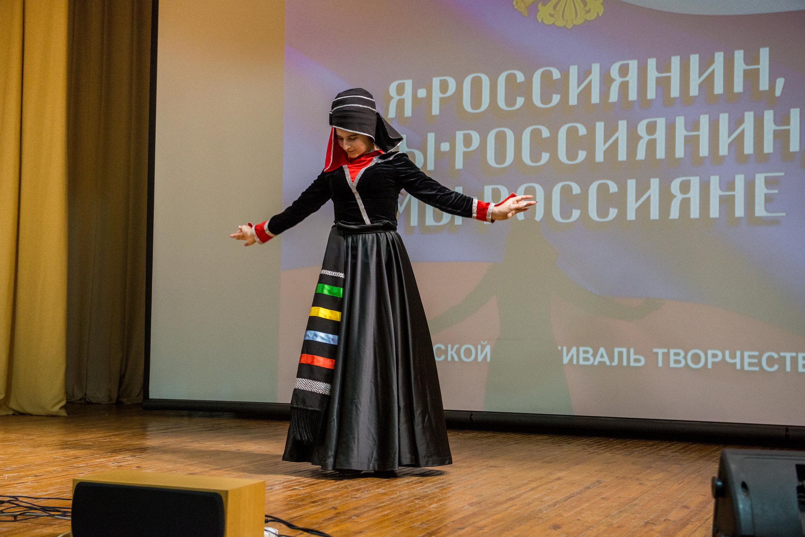 «Я-россиянин, ты — россиянин, мы — россияне!». Свадебный фотограф на Урале Виктор Соколов