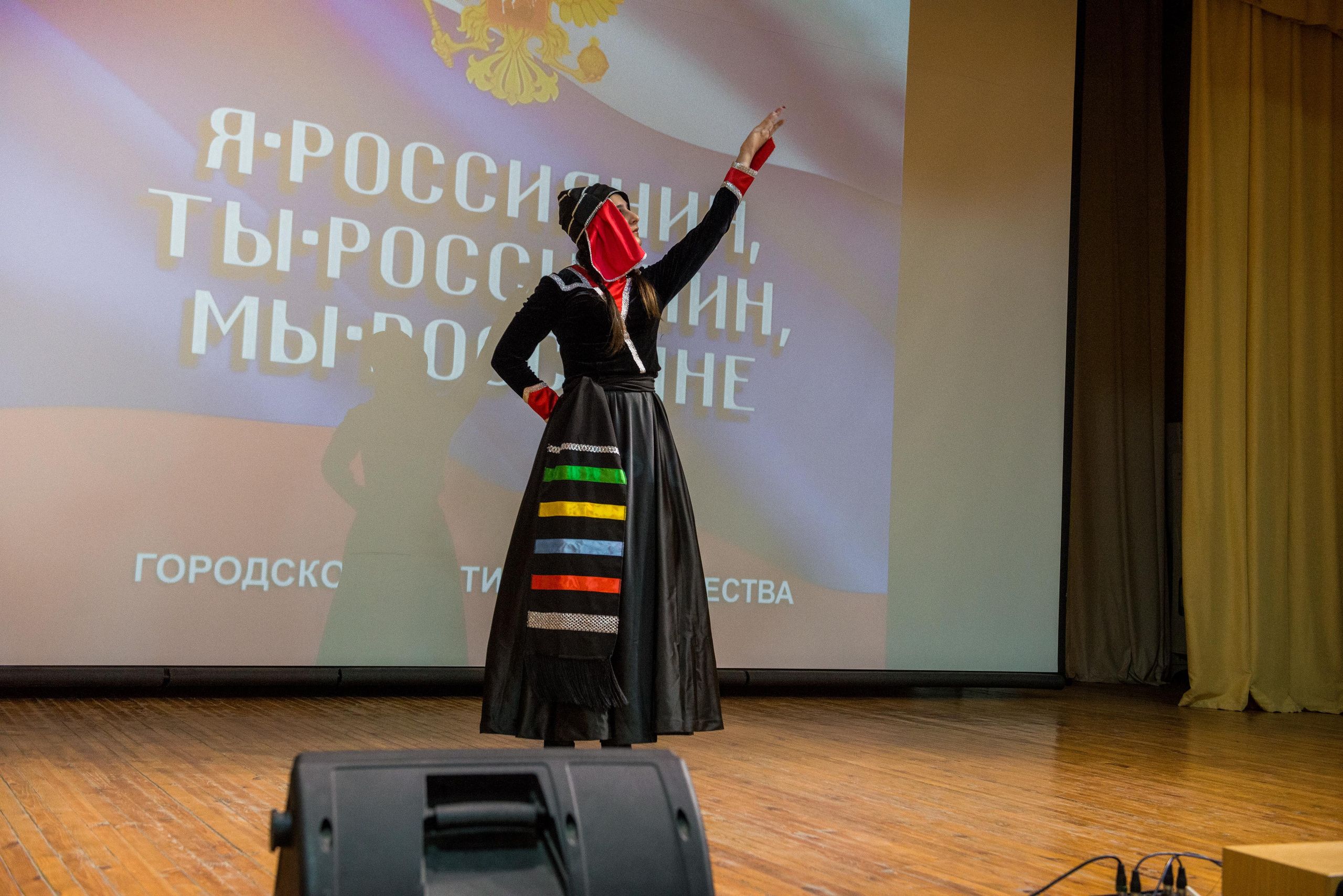 «Я-россиянин, ты — россиянин, мы — россияне!». Свадебный фотограф на Урале Виктор Соколов