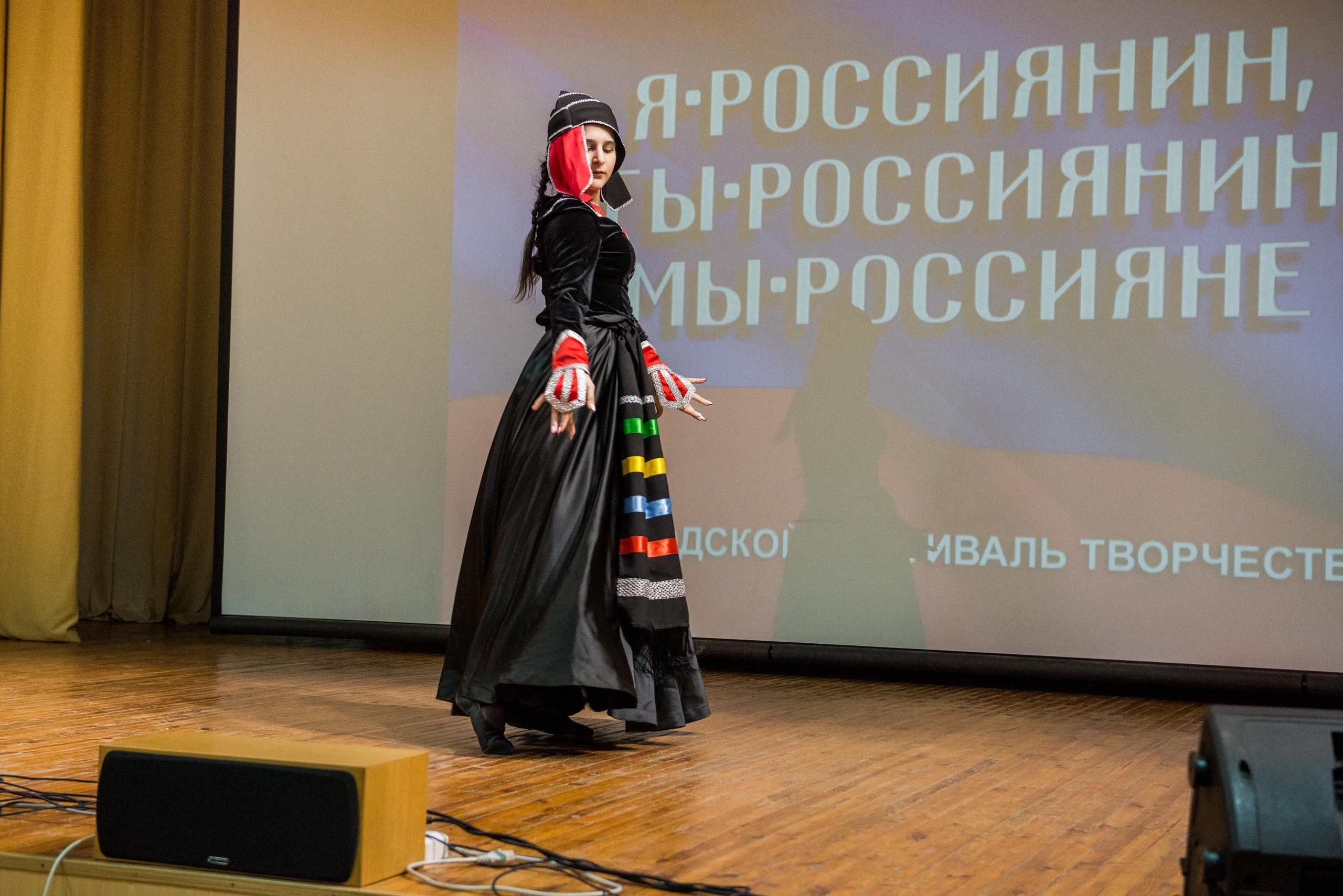 «Я-россиянин, ты — россиянин, мы — россияне!». Свадебный фотограф на Урале Виктор Соколов