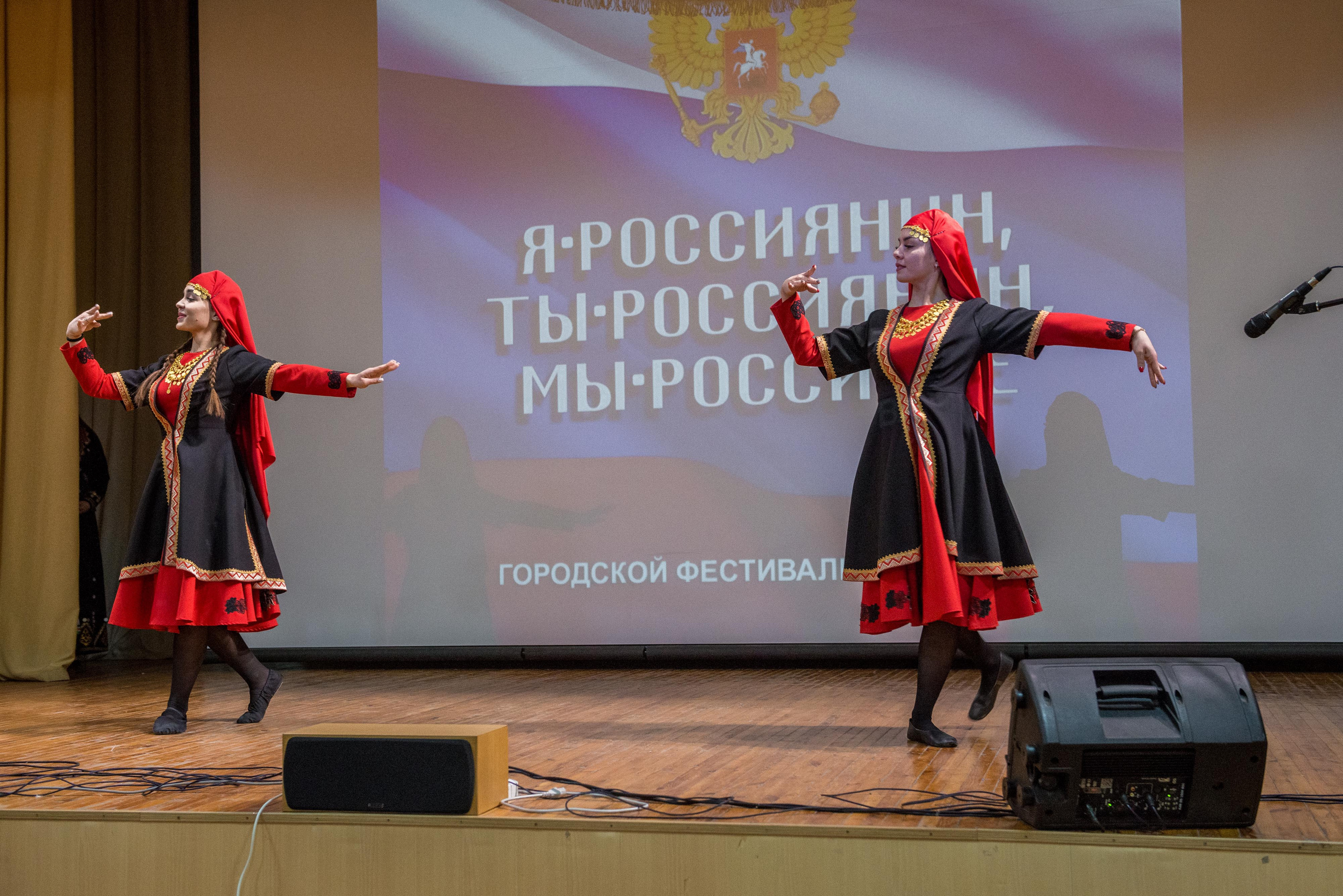 «Я-россиянин, ты — россиянин, мы — россияне!». Свадебный фотограф на Урале Виктор Соколов