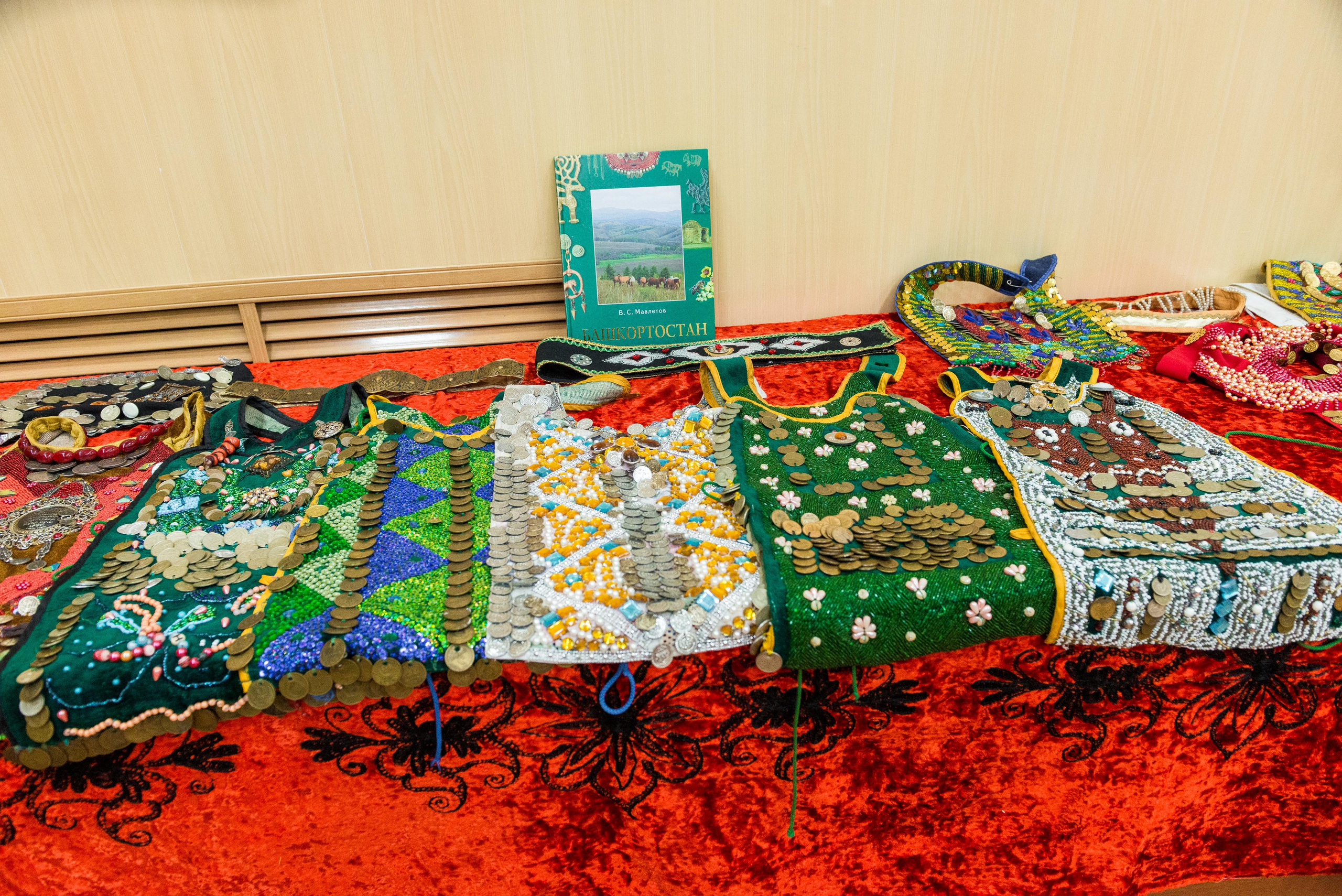 «Я-россиянин, ты — россиянин, мы — россияне!». Свадебный фотограф на Урале Виктор Соколов