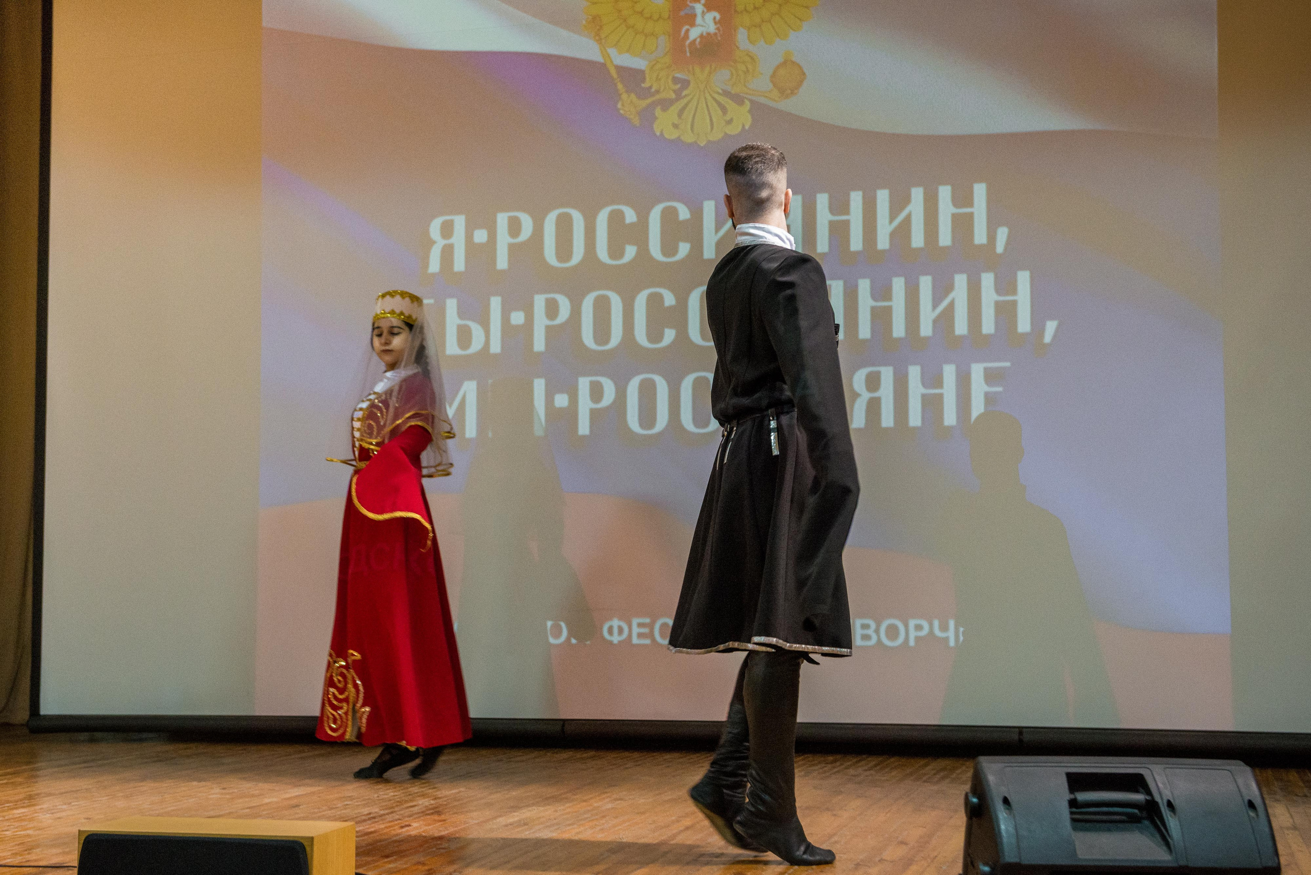 «Я-россиянин, ты — россиянин, мы — россияне!». Свадебный фотограф на Урале Виктор Соколов