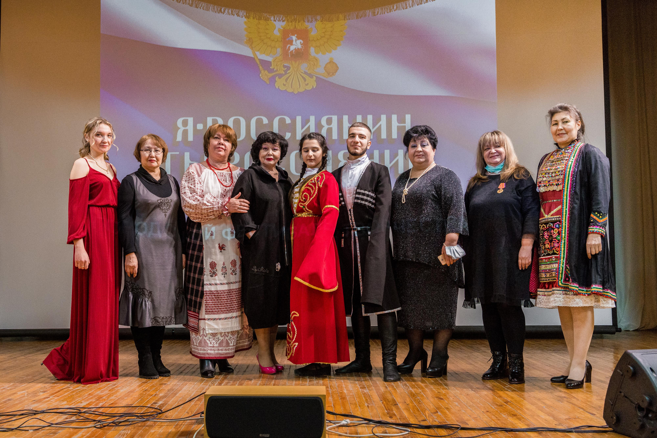 «Я-россиянин, ты — россиянин, мы — россияне!». Свадебный фотограф на Урале Виктор Соколов