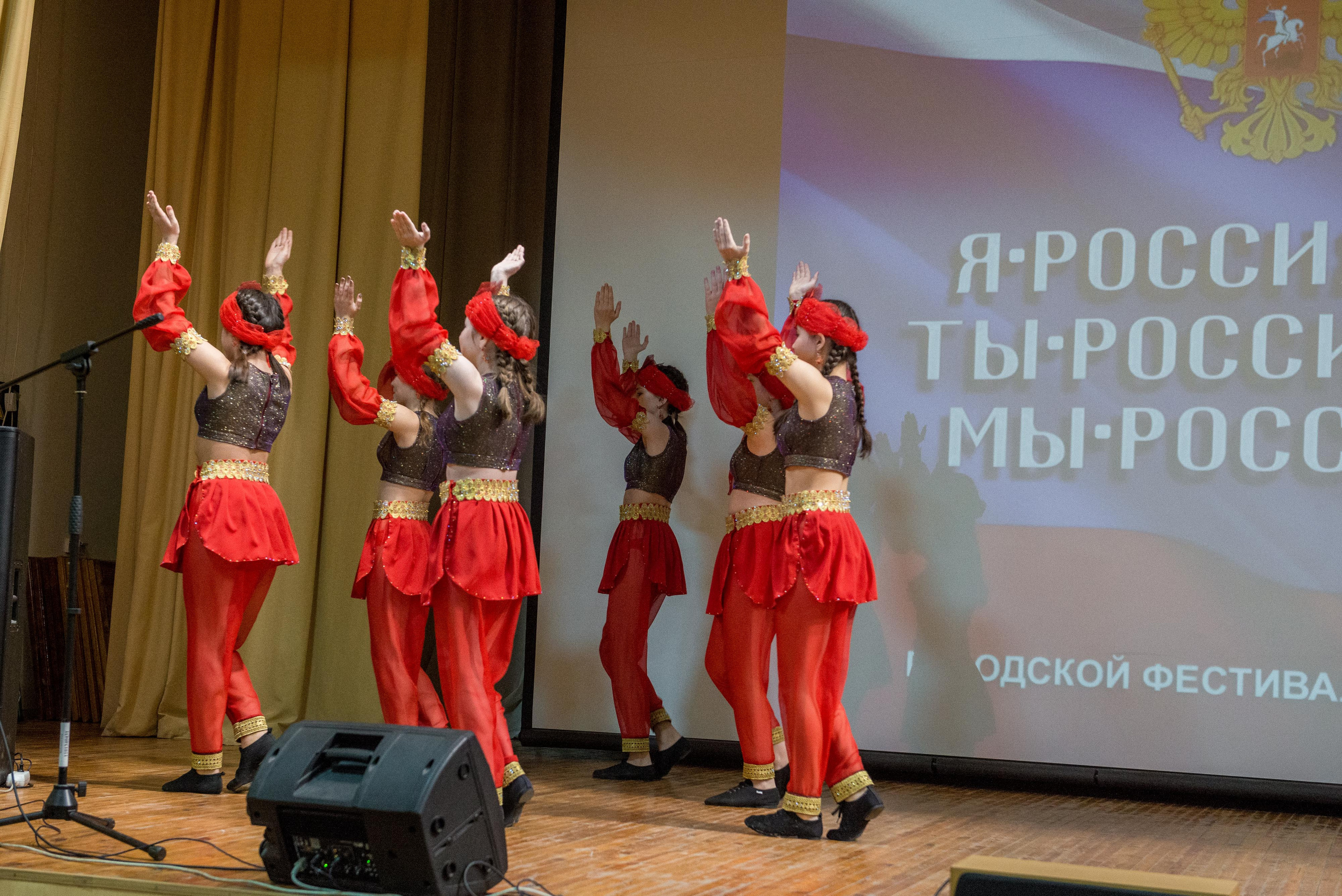 «Я-россиянин, ты — россиянин, мы — россияне!». Свадебный фотограф на Урале Виктор Соколов