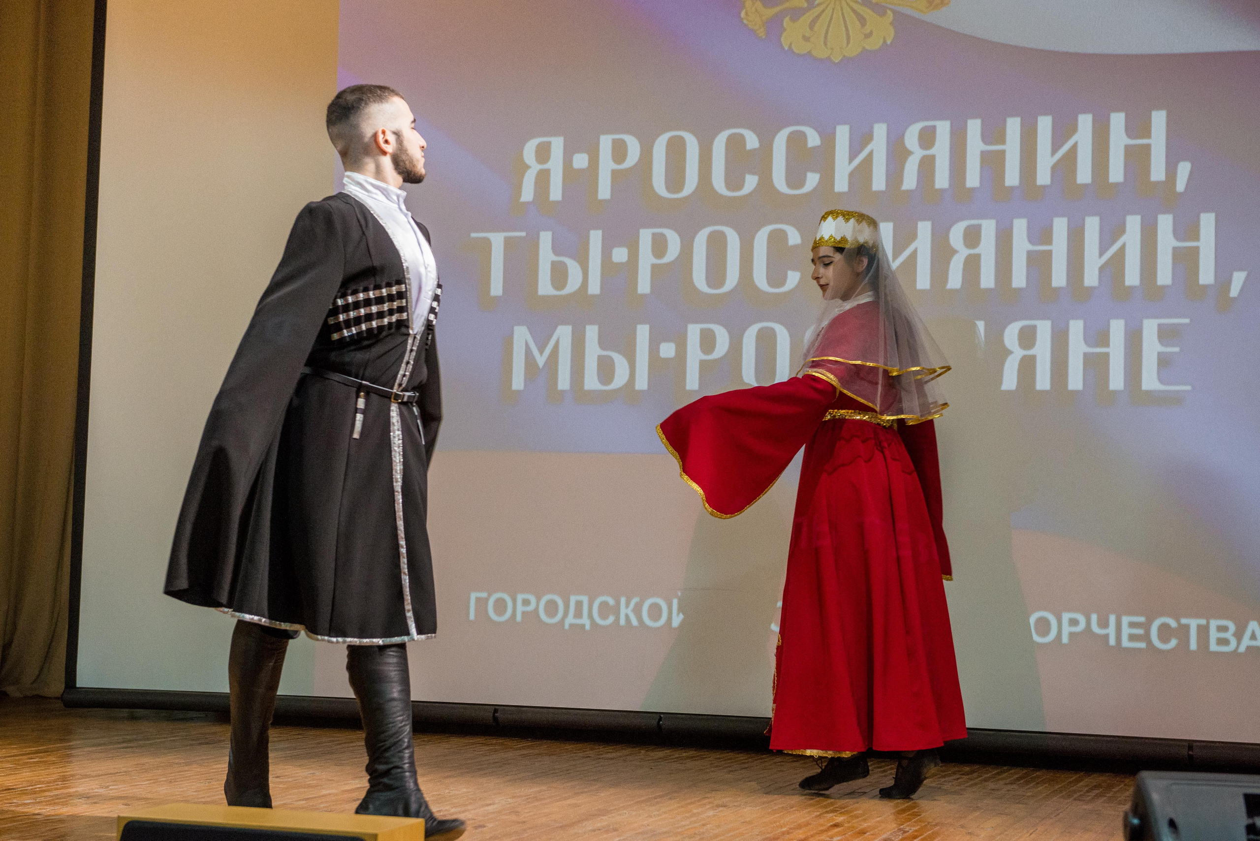 «Я-россиянин, ты — россиянин, мы — россияне!». Свадебный фотограф на Урале Виктор Соколов