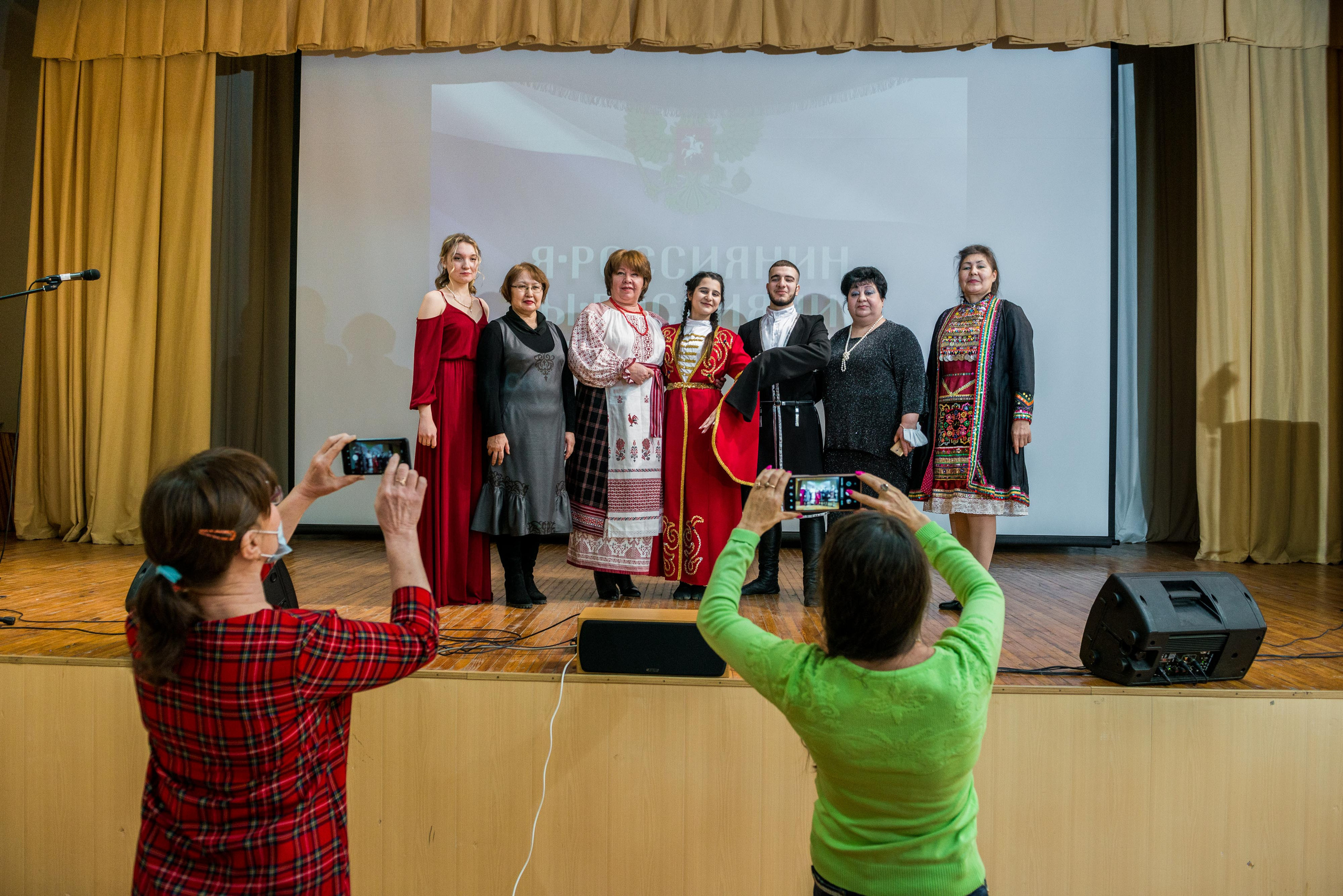 «Я-россиянин, ты — россиянин, мы — россияне!». Свадебный фотограф на Урале Виктор Соколов