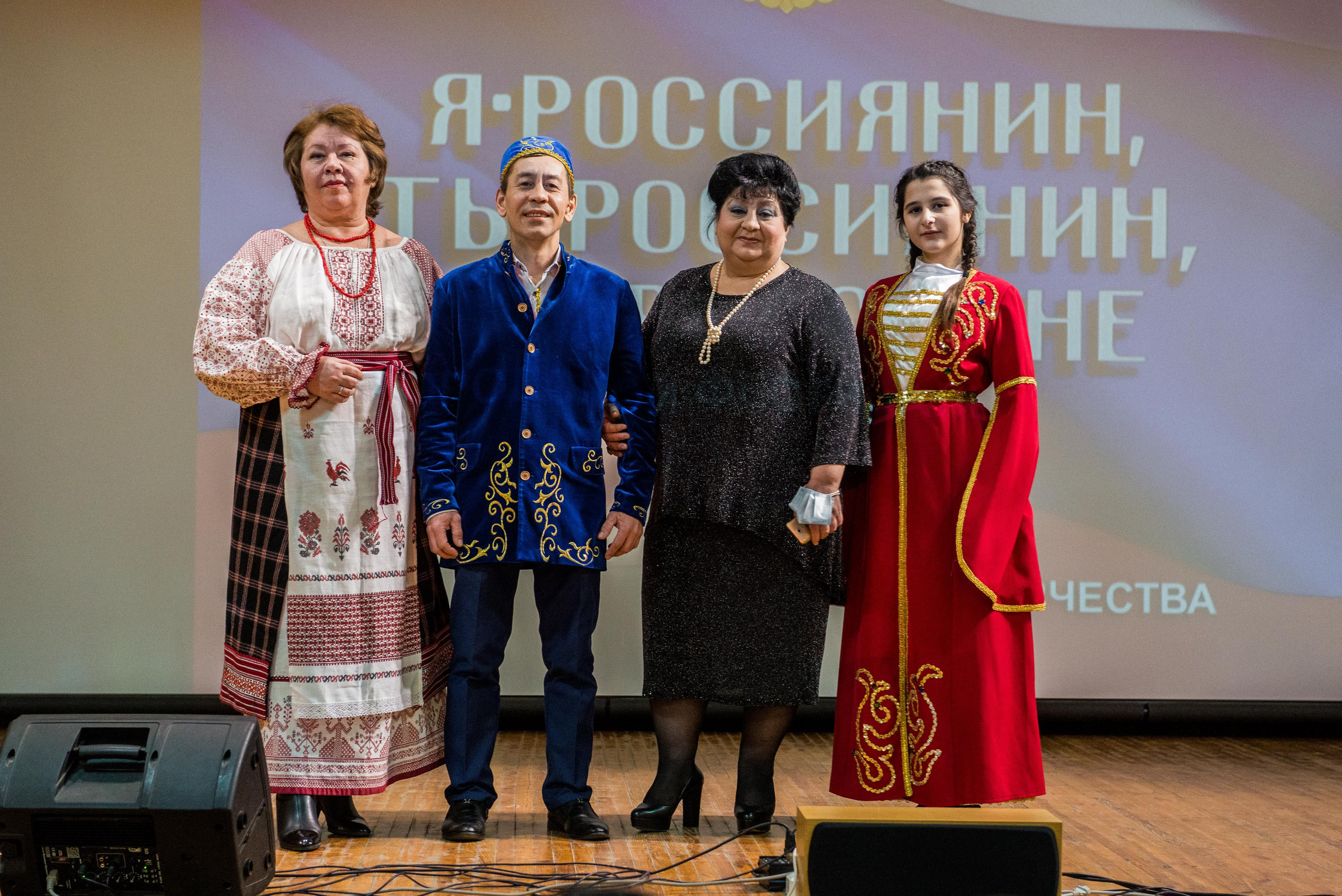 «Я-россиянин, ты — россиянин, мы — россияне!». Свадебный фотограф на Урале Виктор Соколов